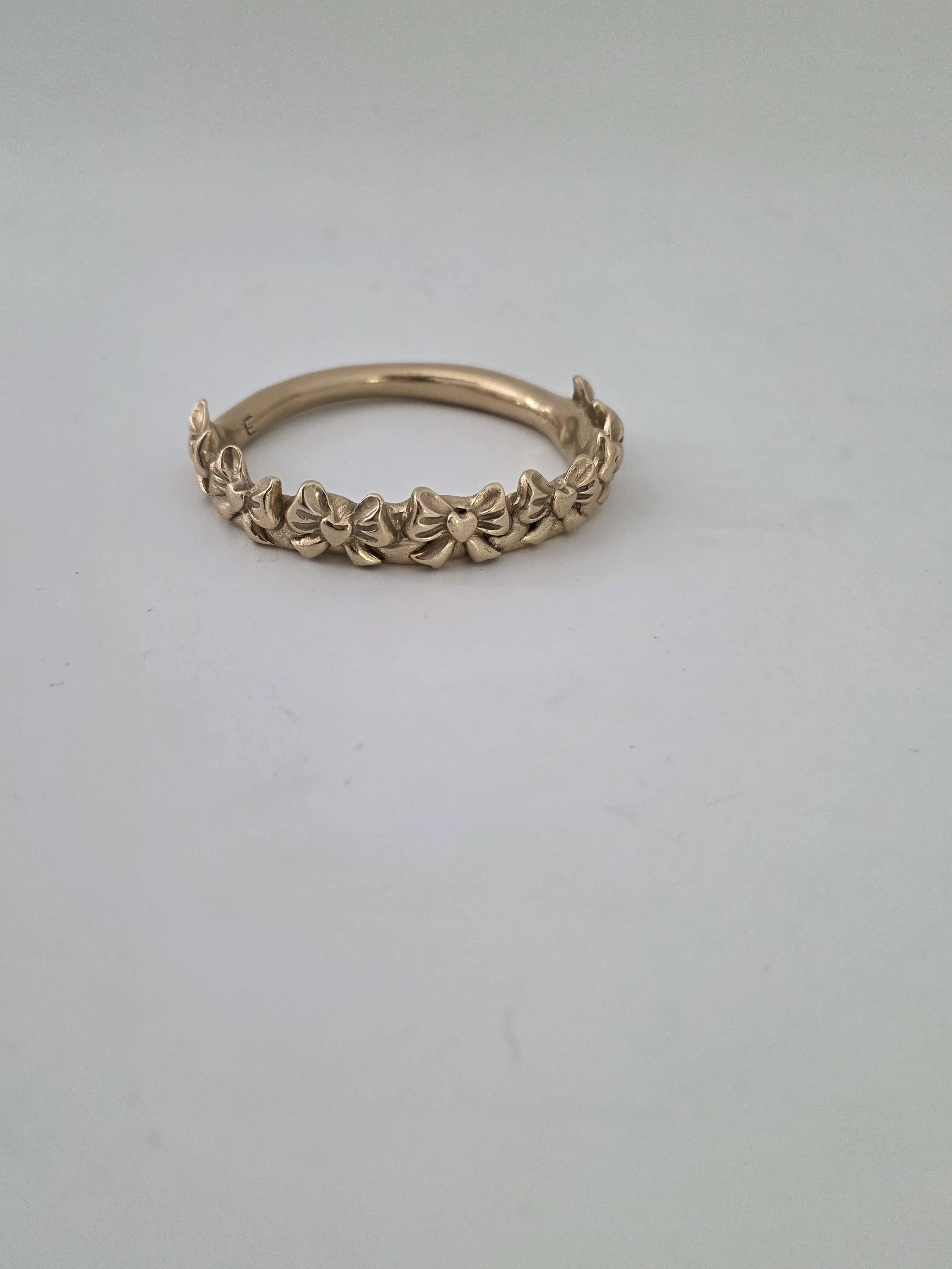 Bowtie bangle