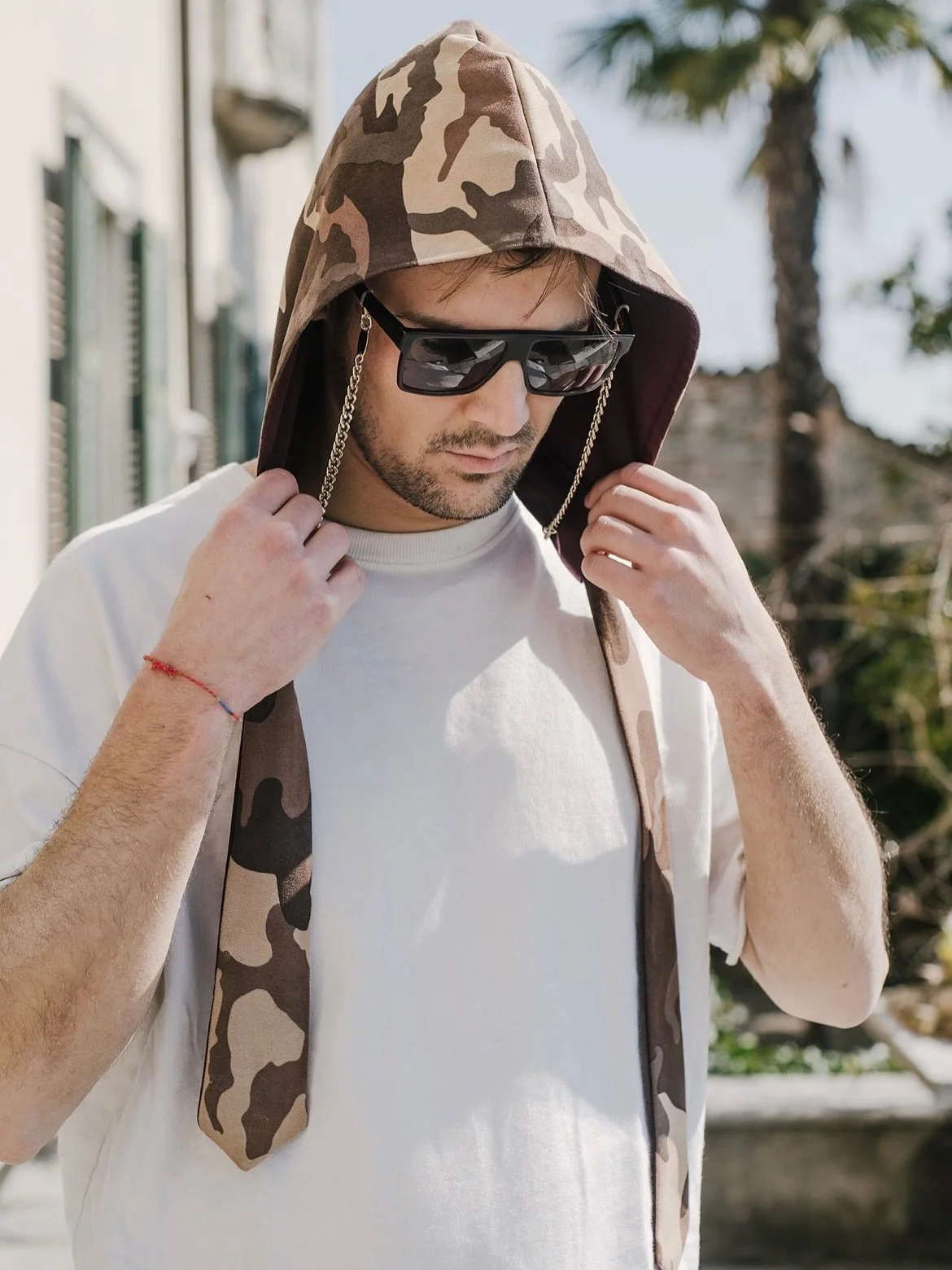 CAPUCHE UOMO AMEL&Ugrave;. 

Perch&eacute; l&rsquo;ordinario si trasforma in straordinario, anche al maschile.

#cappuccio portaOcchiali Amel&ugrave;