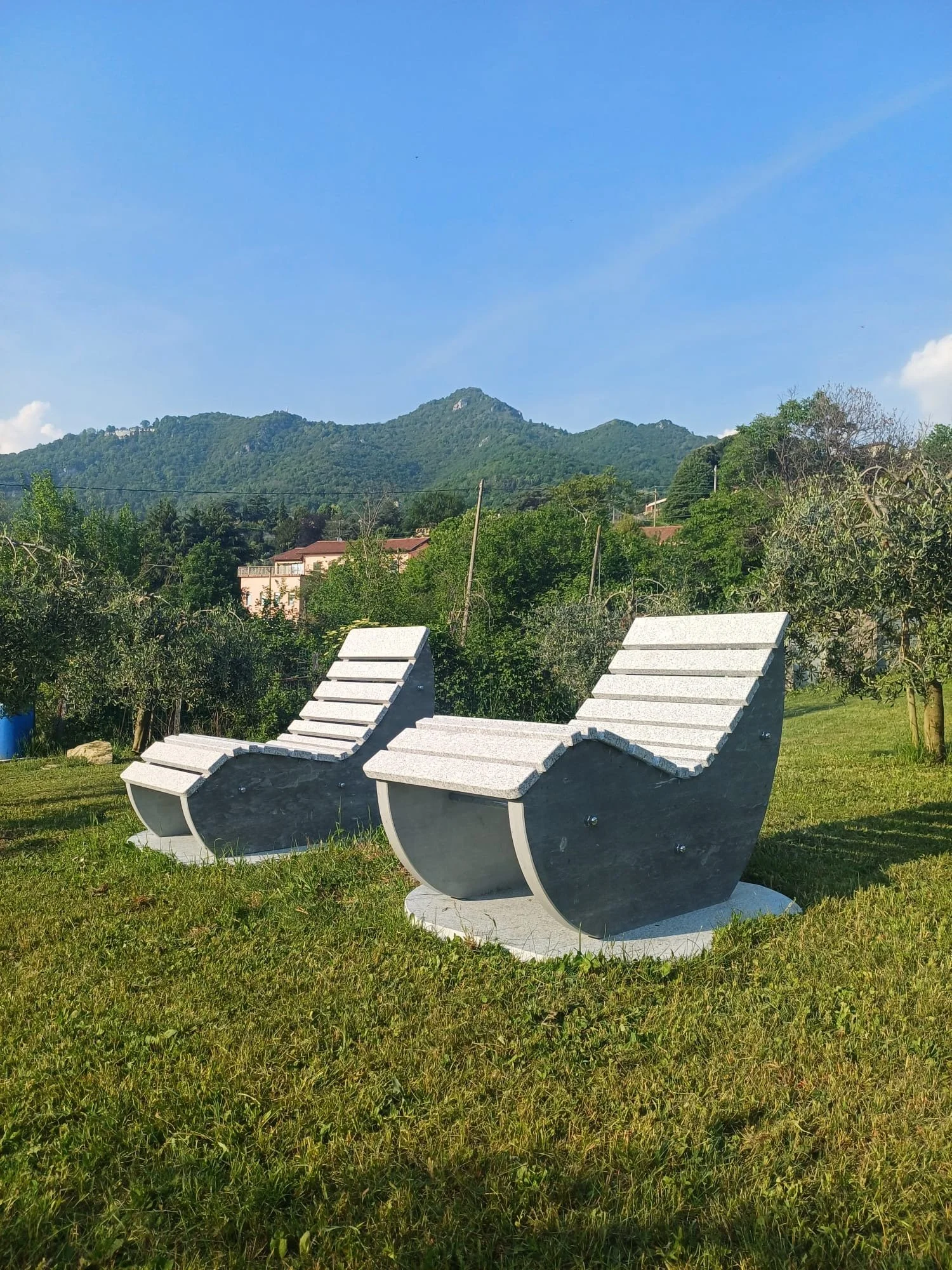 Chaise longue in granito