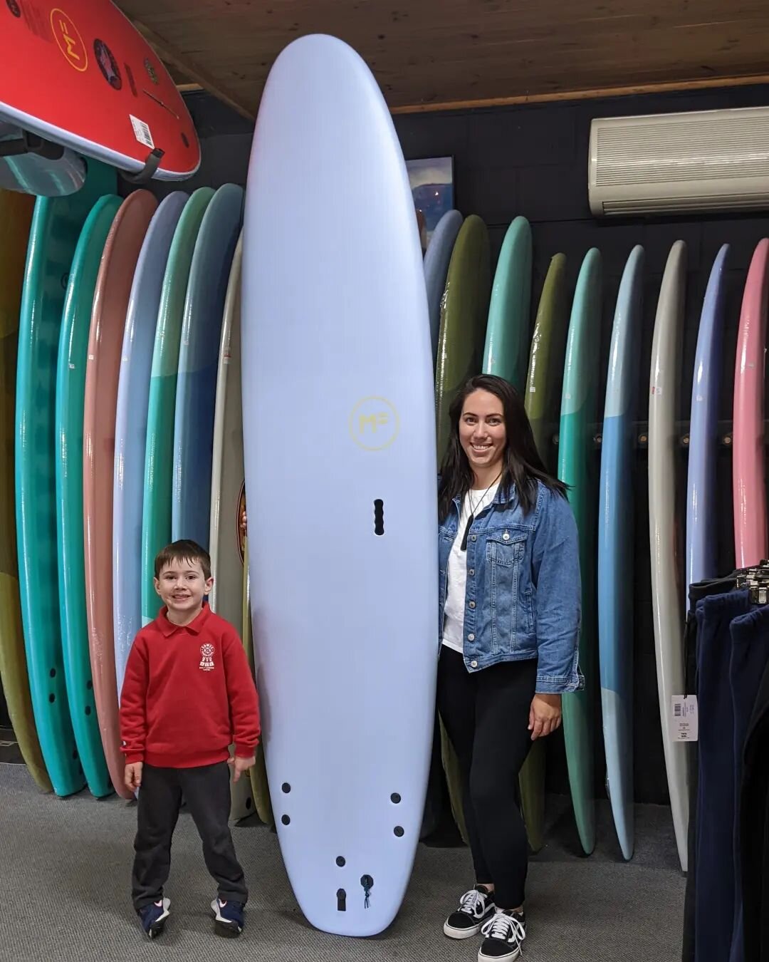 Who is more excited Alisha or Jon...loving there Mick Fanning 8'6 super soft #mickfanning soft boards #girlsonboard #fun #surf #phillipisland