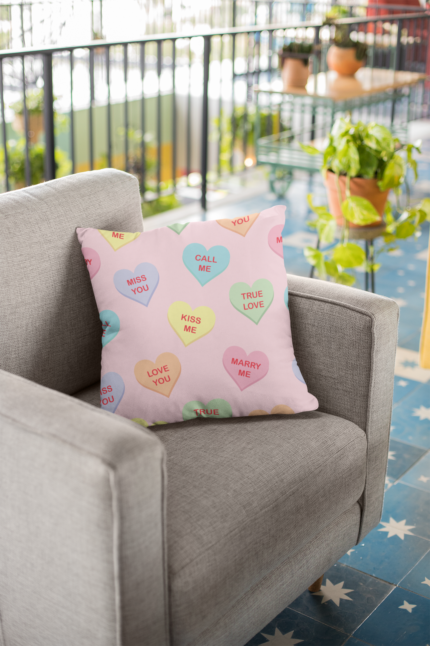 pillow-mockup-on-a-fabric-sofa-23554.png