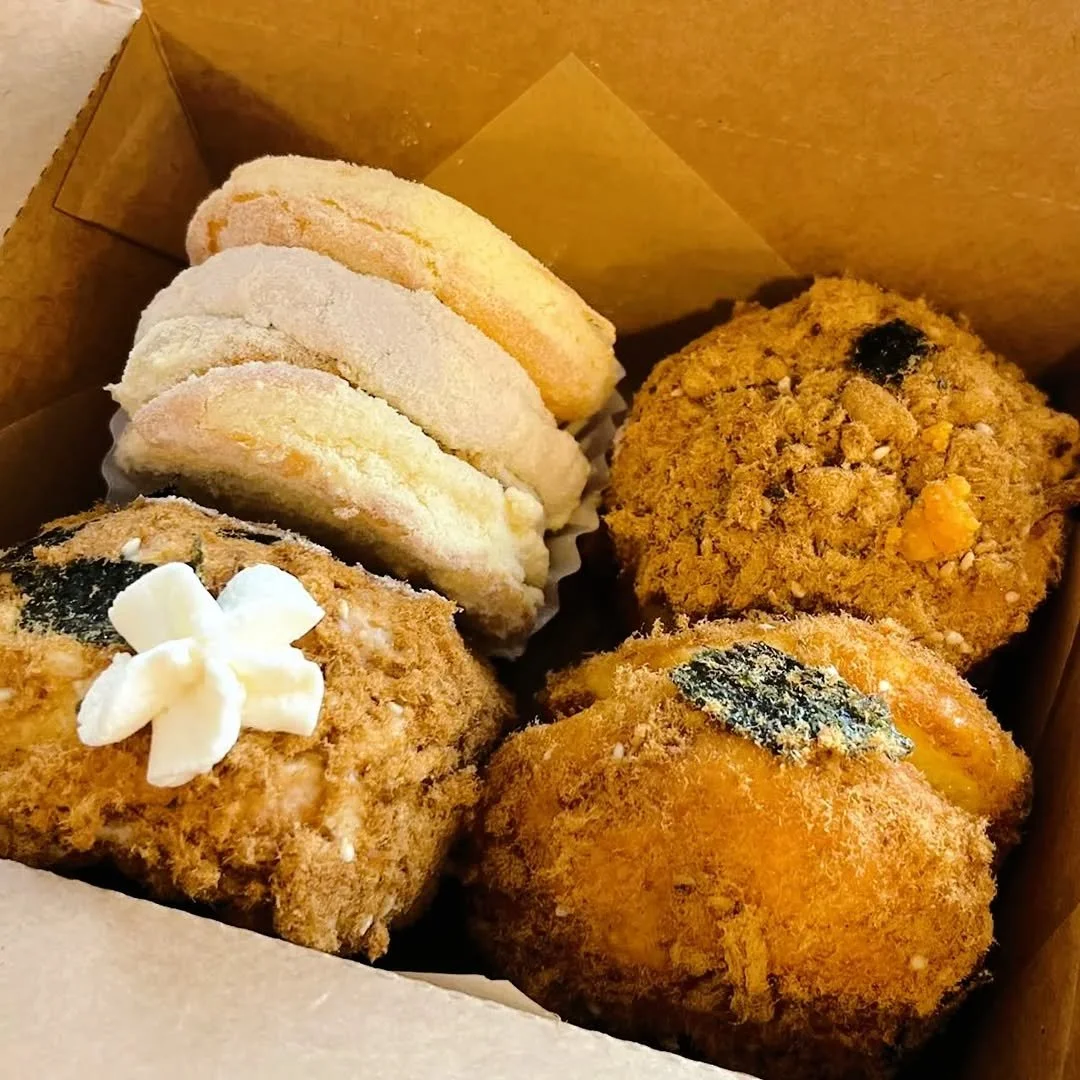 @azurecafe2019&rsquo;s Pork Floss Cake is a light, fluffy sponge topped with a savoury layer of pork floss. It's an irresistible combo you didn&rsquo;t know you needed. 

Stop by their location at Garden City Shopping Centre to treat yourself to this