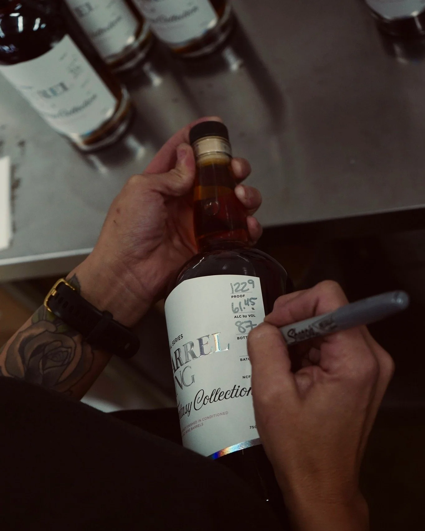 🫶🥃 BARREL RUN 2025 bottling day!! 🥃🫶
.
There are still some barrel 2 bottles AVAILABLE!!! 
.
Grab your bottle here or share this post with a friend (and help us support Kinlee, Thomas and The Cure Starts Now): https://barrelking.com/barrelrun-202