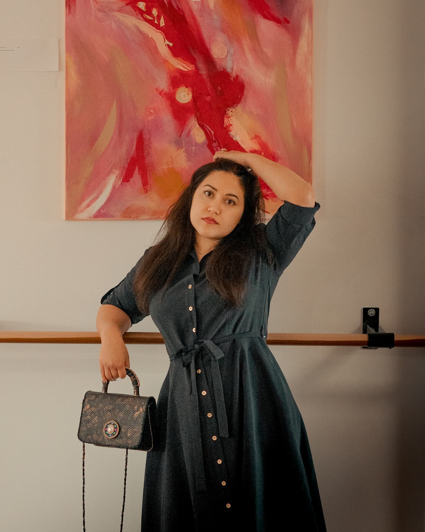 Local coffee shops always have the best decor for a quick shoot

#portraitphotography #model #hamiltonphotographer #oakvillephotographer #burlingtonphotographer #photography #cafe #sonya7iii #sigma50mmart #tasteofcolumbiacafe #oakville #bronte #pinay