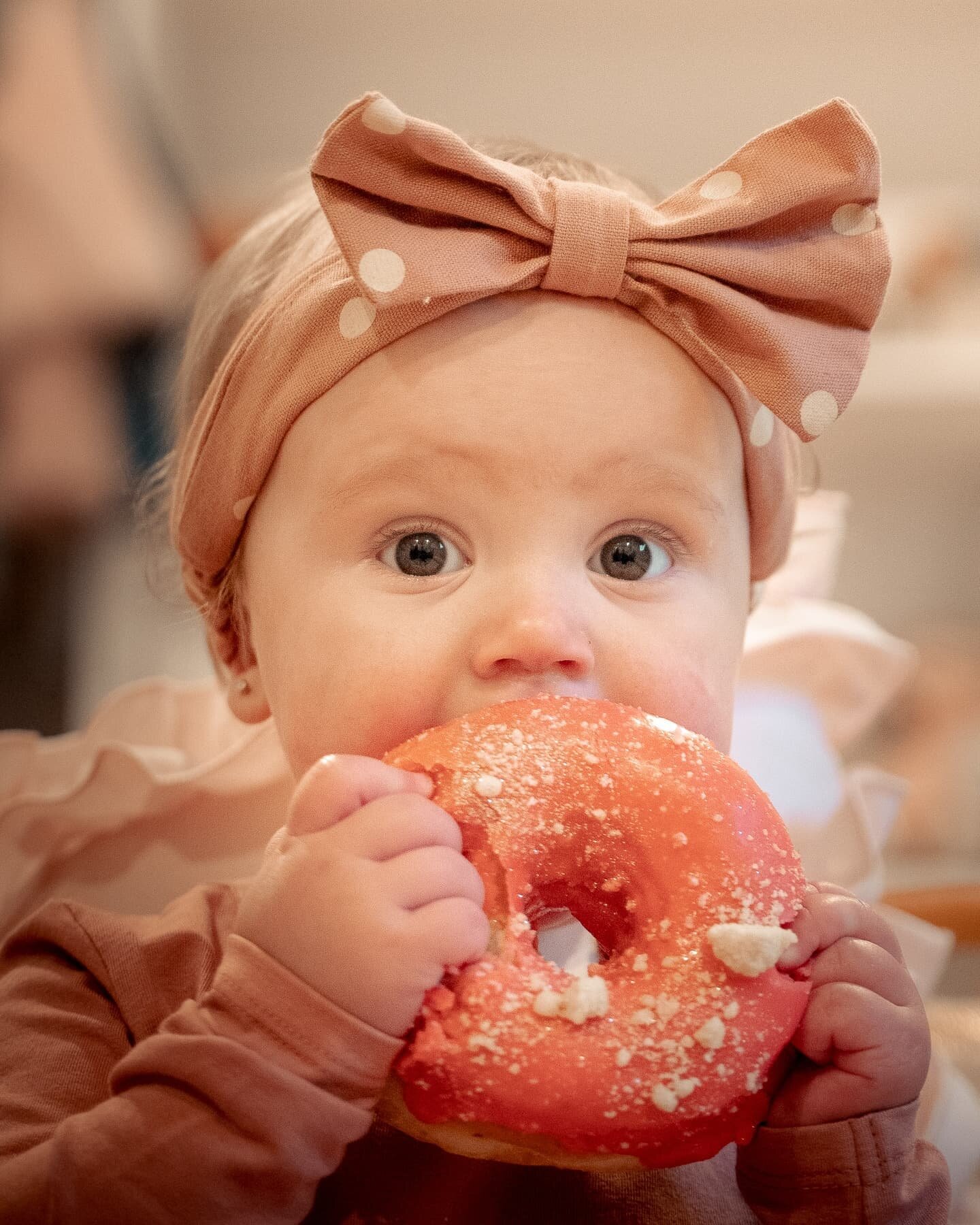 A series: G enjoying a donut thats  basically the size of her head 😊

#familyphotography #portraitphotography #photography #birthdayphotoshoot #hamilton #gta #birthday #hamiltonphotographer #burlingtonphotographer #oakvillephotographer #sonya7iii 
#