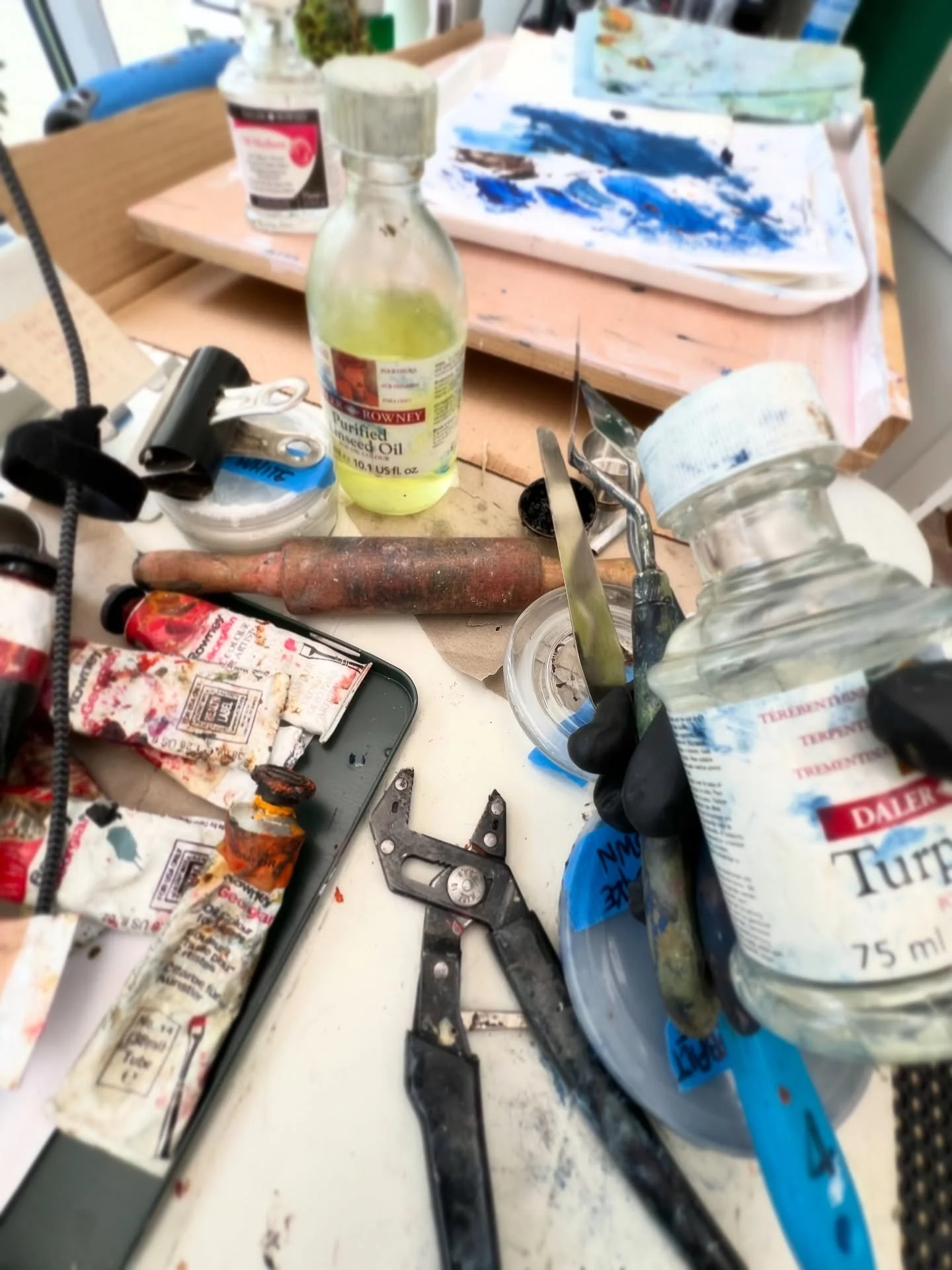 Just giggling to myself as my inner dialogue is asking, &ldquo;who&rsquo;s the c*** who left the workstation a mess?!?&rdquo; knowing full well it was me. I treat myself like such a shift-working jerk sometimes. 🤣 (Been there many times, man&hellip;