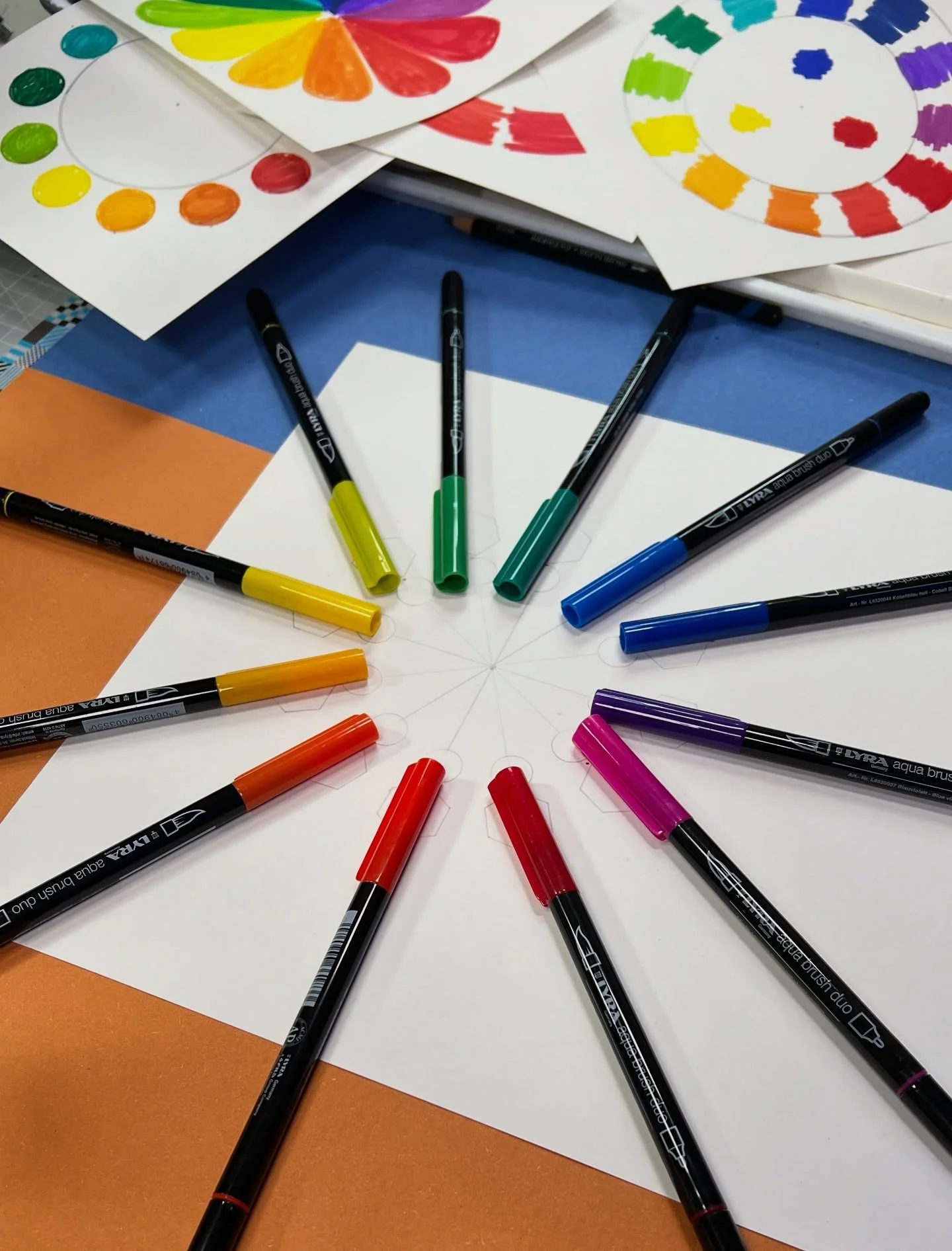 Rainy autumn day today, but it&rsquo;s perfectly colourful in my studio! I&rsquo;ve been swatching colour wheels with my various markers and am about to make one with my @lyra_feelcreative markers next. Looks like a retro clock made from a rainbow al