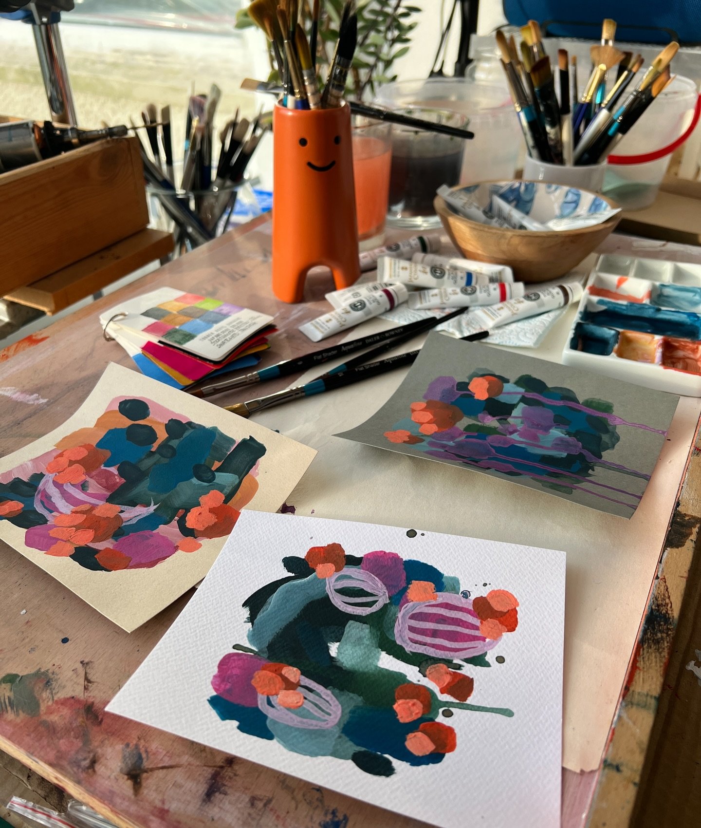 I was making some cute little acrylic gouache abstracts today&hellip; just because. (And I was having some much needed time away from screens, though there is a connection between what you see here and my continuing class editing.) 
Having this eye i