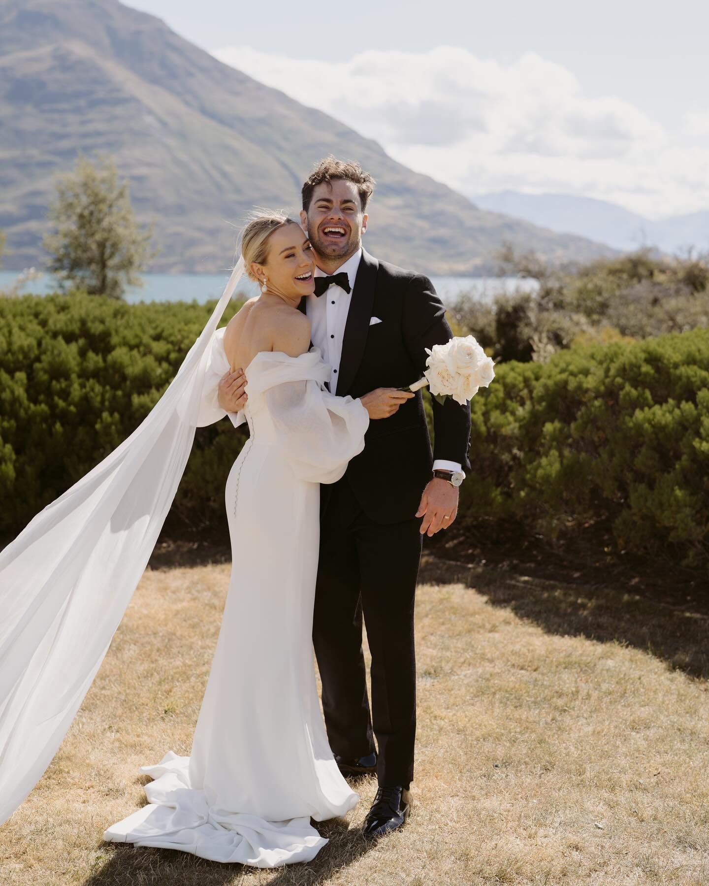Those infectious freshly married smiles. Brydie + James married in a stunning Jacks Point garden ceremony followed by an epic central Queenstown reception.. best of both worlds.

Imagery @katerobergephotography