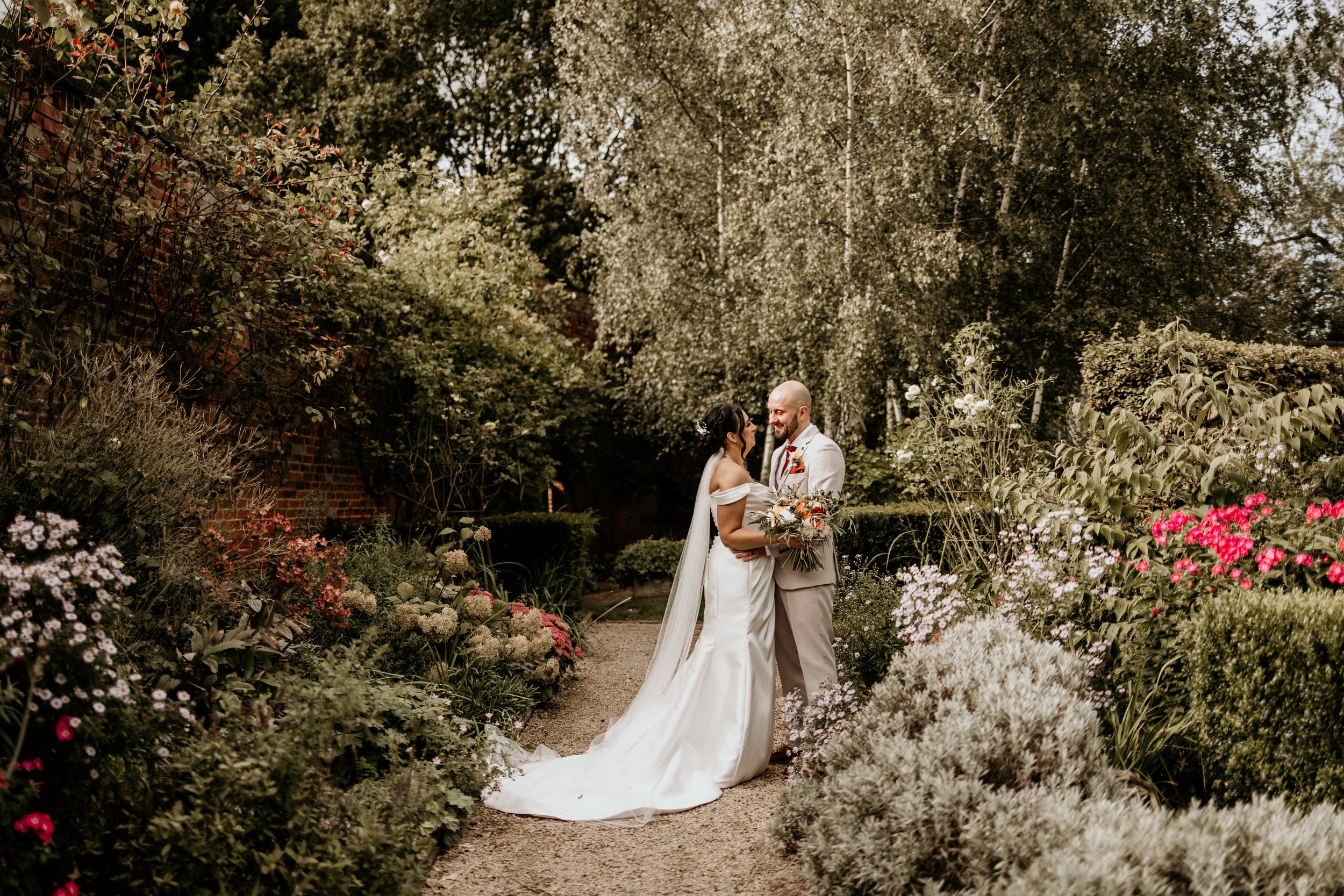 A Relaxed Nottinghamshire Wedding Venue at Pippley Walled Garden