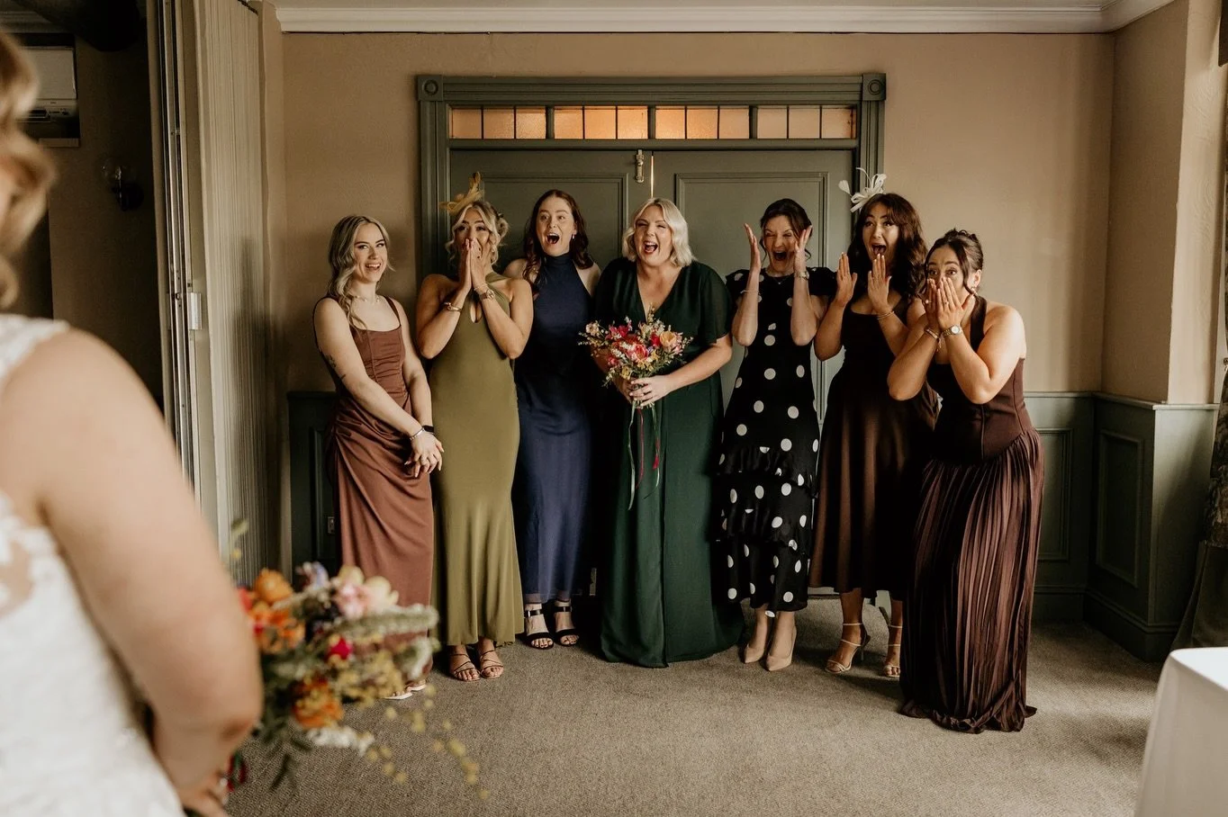Swipe to the end to hear the loudest scream you&rsquo;ll ever hear during a first look 🫶🏻

I loved this moment between Liv and her girls. It was a joy to witness and capture! 

@leafehayes_photography 
@glazedstudio_x 
@makeupbylaurendearden 
@thef