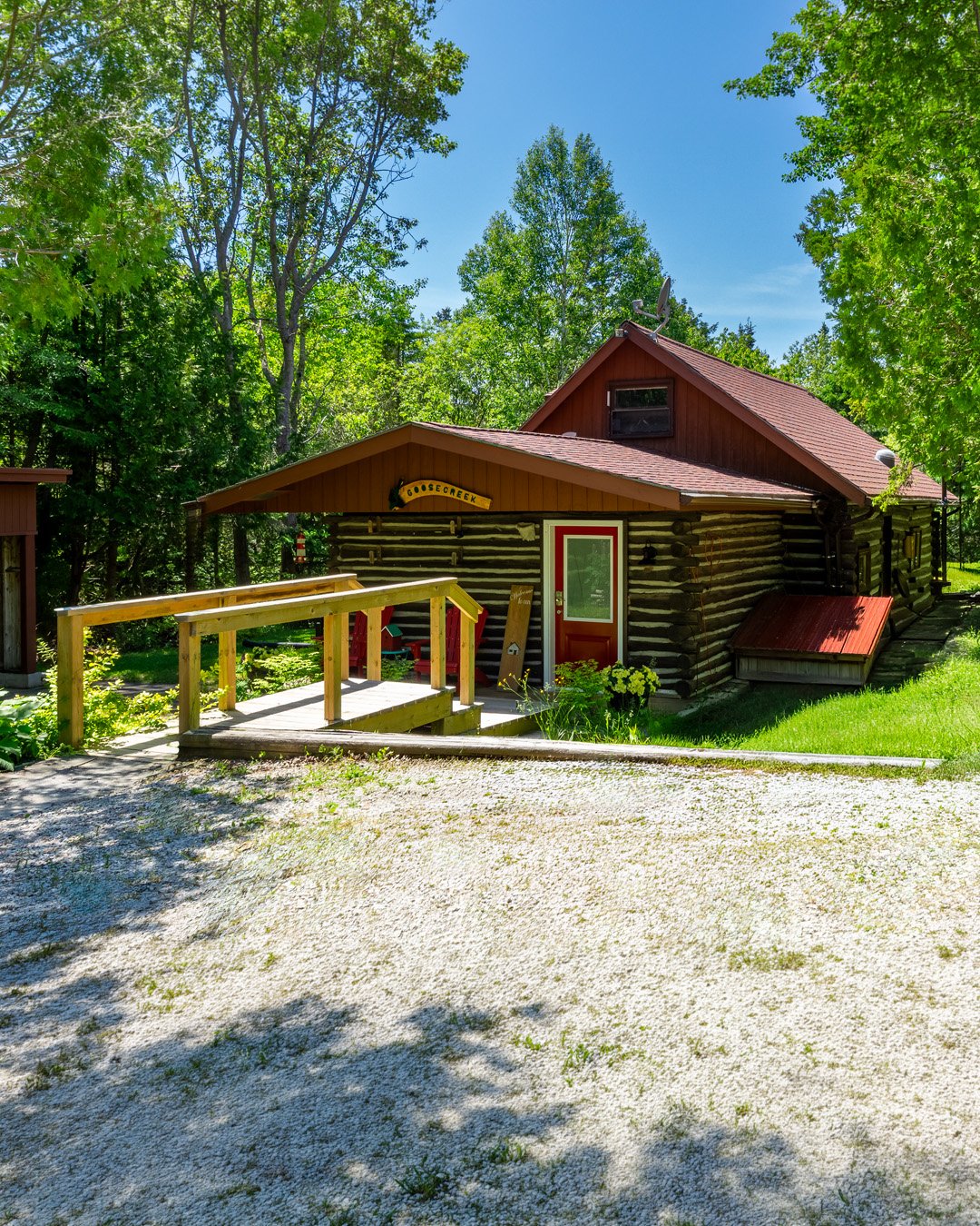 Goose Creek log cabin cottage rental surrounded by nature near Tobermory on the Bruce Peninsula