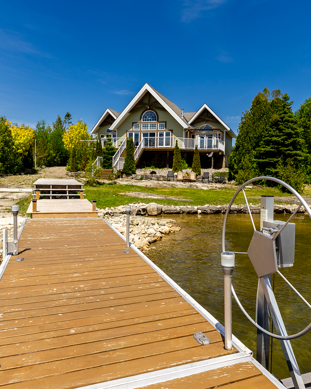 Bayshore Luxe modern cottage rental in Tobermory, Ontario on the Bruce Peninsula