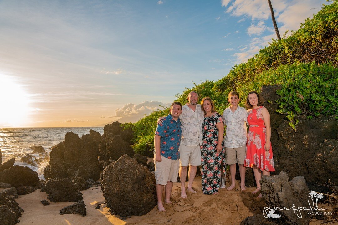 Collecting happy memories under the warmth of another beautiful sunset☀💕#sunset #hawaii #ocean #work #family #sun #memories #beach #mauiphotography #beautiful #maui #paradise #pineandpalmproductions #love #fun #vacation #mauiphotographer #clientsess
