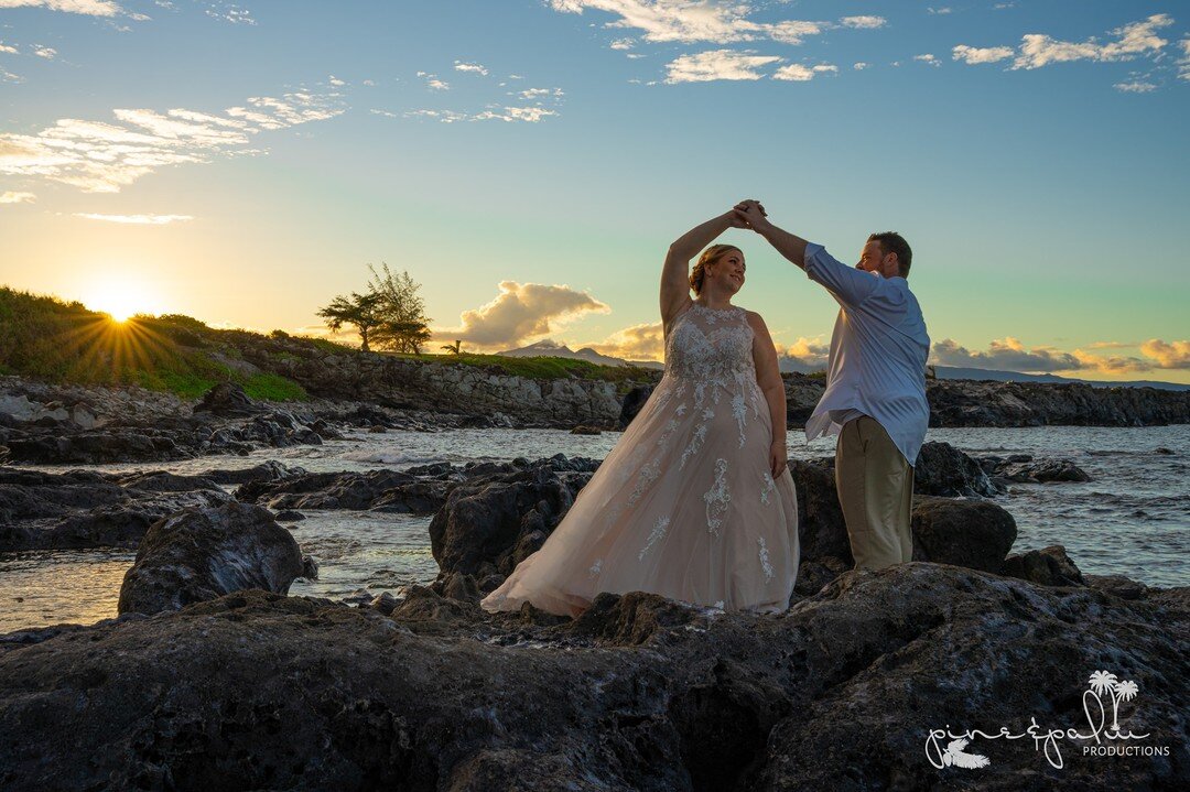 What a magical evening to capture all the love you both share💕
@mrswhittington9219 
I was so excited about the turtles that I didn't even see the whole set!! I could literally spend all day choosing what 5 photos to share! #nojoke

#love #islanddrea
