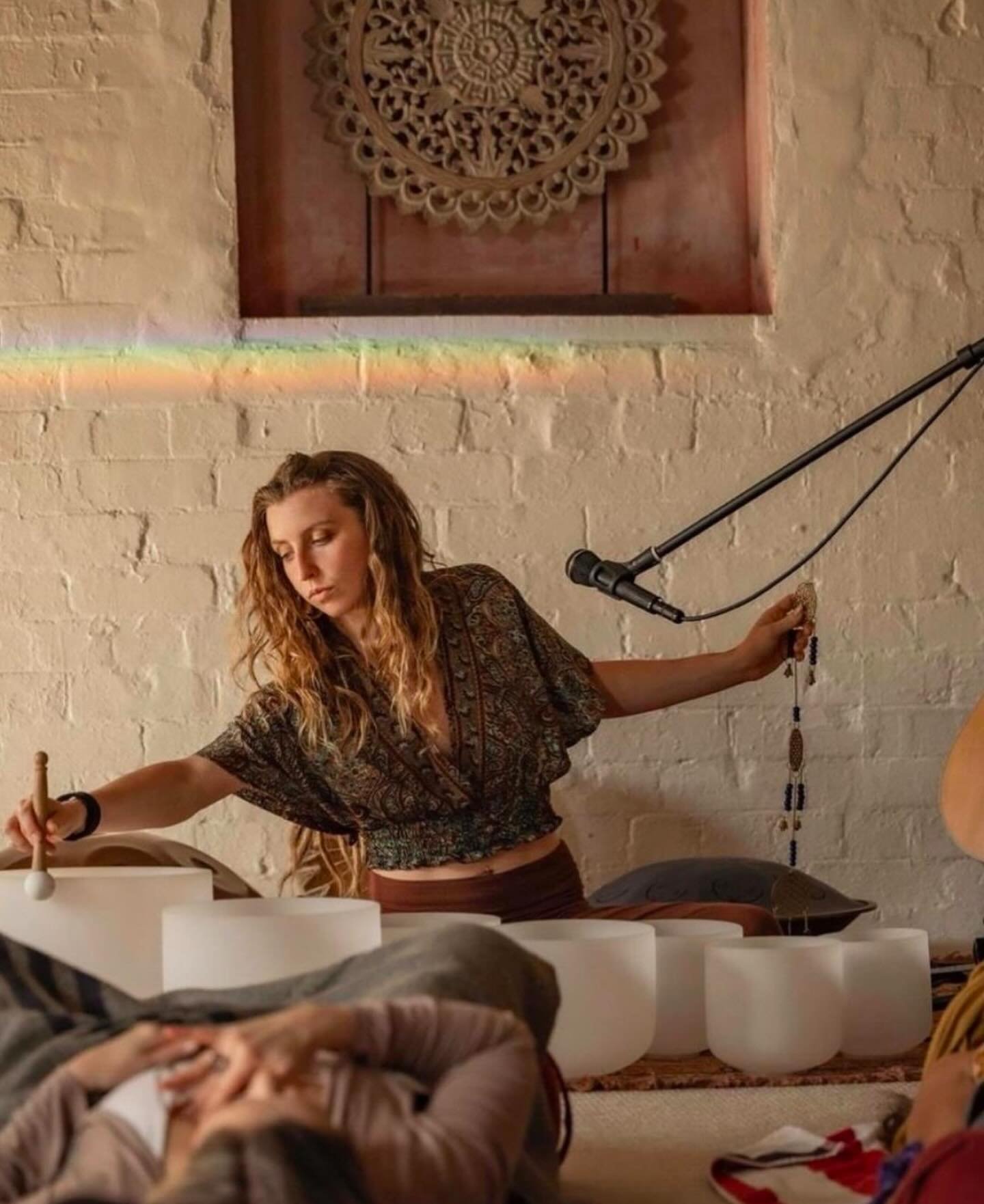 This Thursday 27th March at North Steyne SLSC in Manly

27th March 2024, 7.15pm - 8.30pm

An immersive evening of Yin and Sound Healing beside the ocean

75 minutes of revitalising yin yoga and sound healing from Isabella and Mia, a night to nourish 