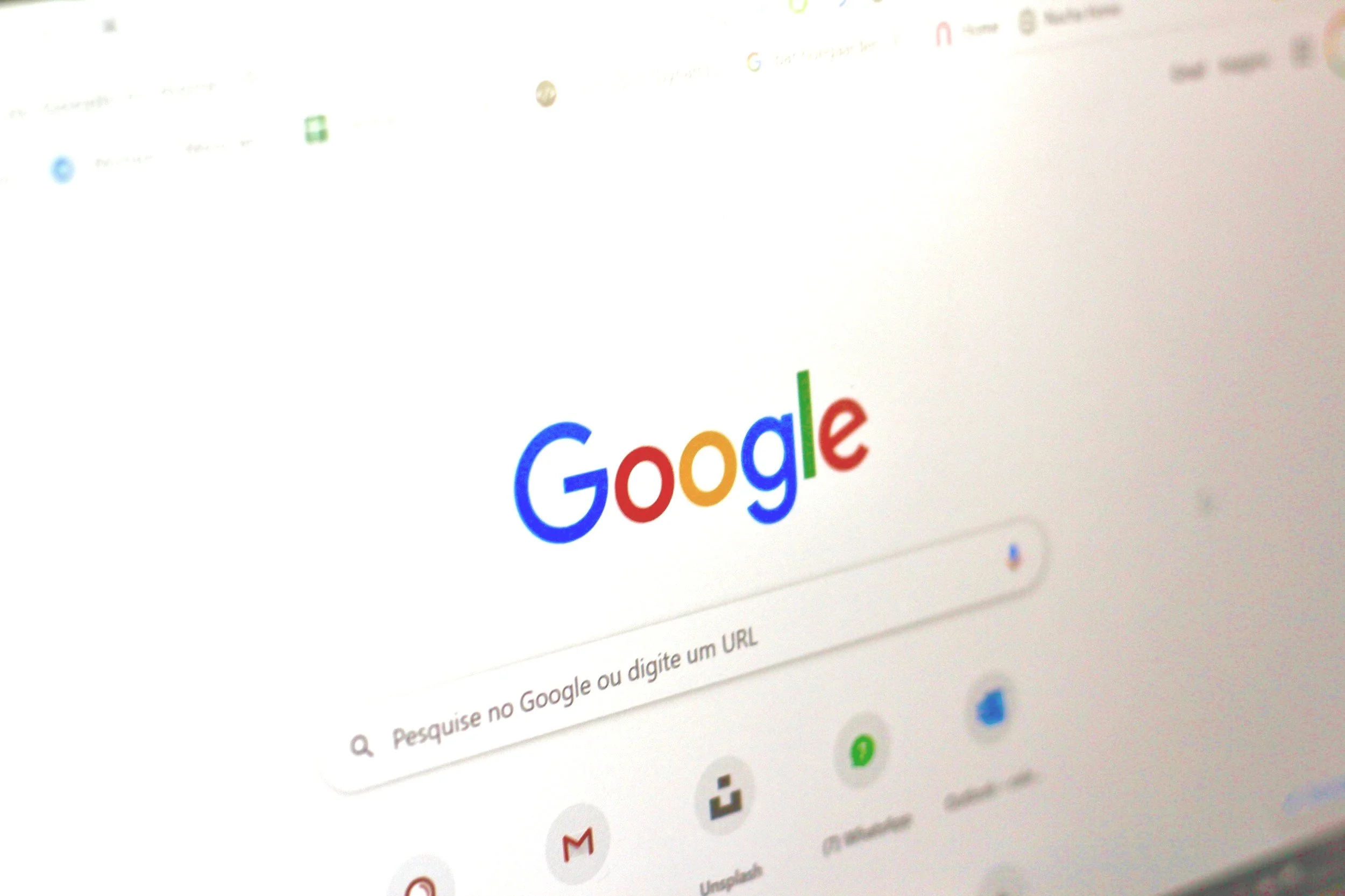 Computer screen displaying the Google homepage with the search bar and icons below it