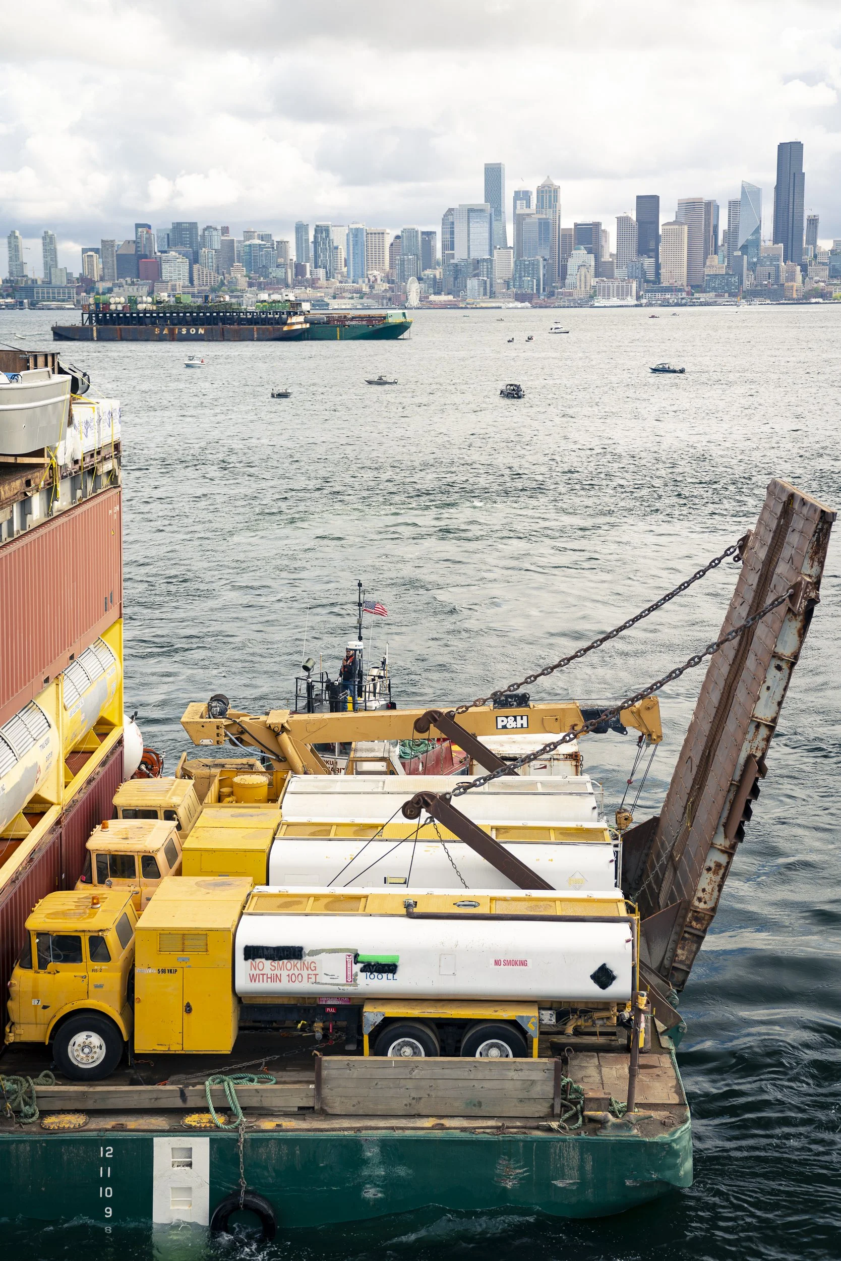 DeForgeMaritime_BargeContainer_Alki_203_L.jpg