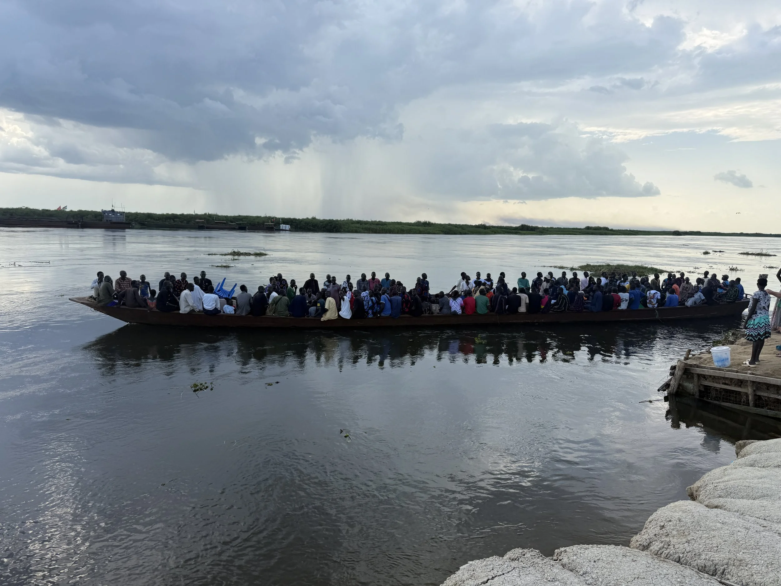 Loaded boat out of Bor 