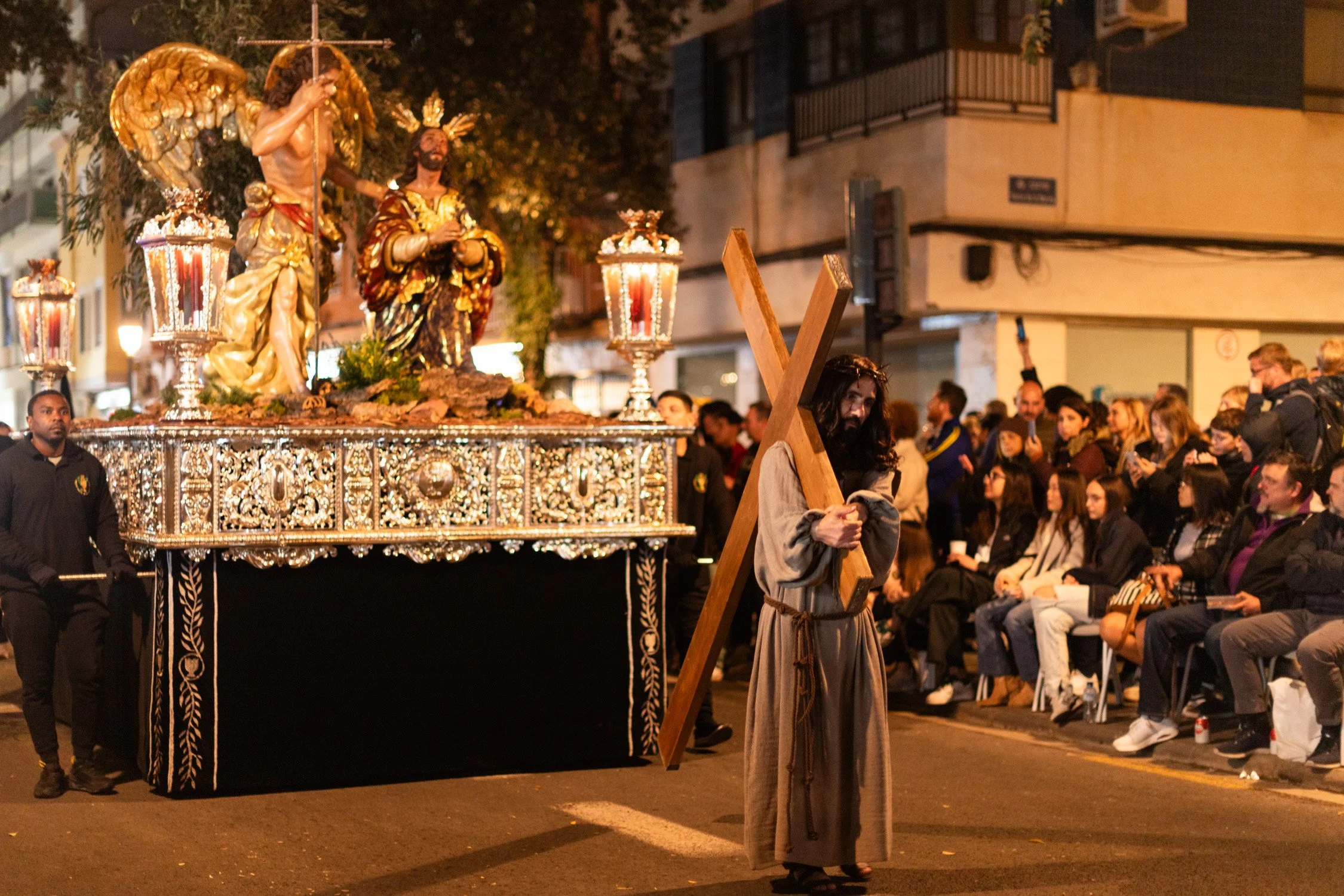 valencia_holy_friday_procession_pauline_walzak_web-18.jpg