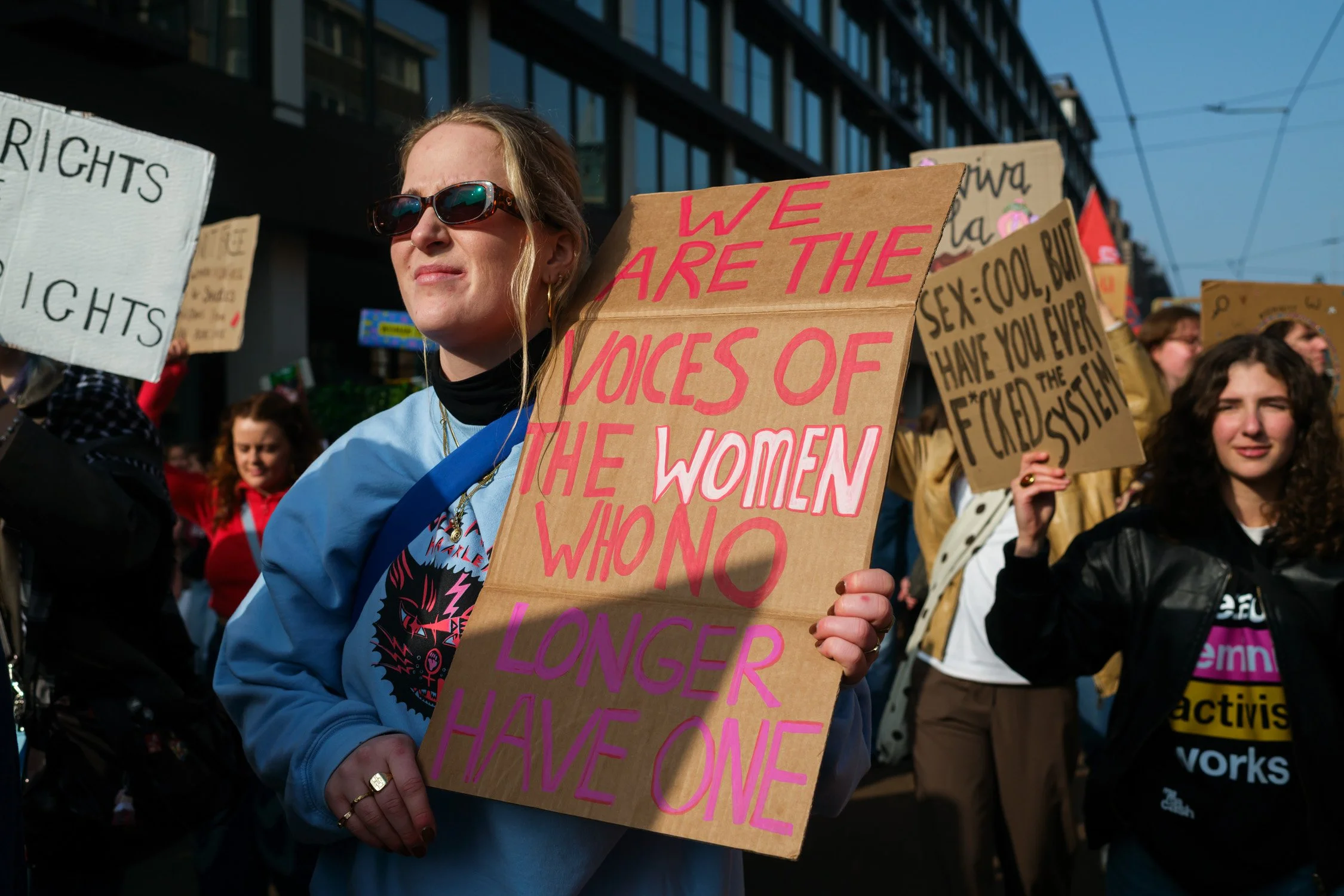 2026-03-08_WOMENS_MARCH_PROTEST_AMSTERDAM--c--Pauline-Walzak-WEB-27.jpg
