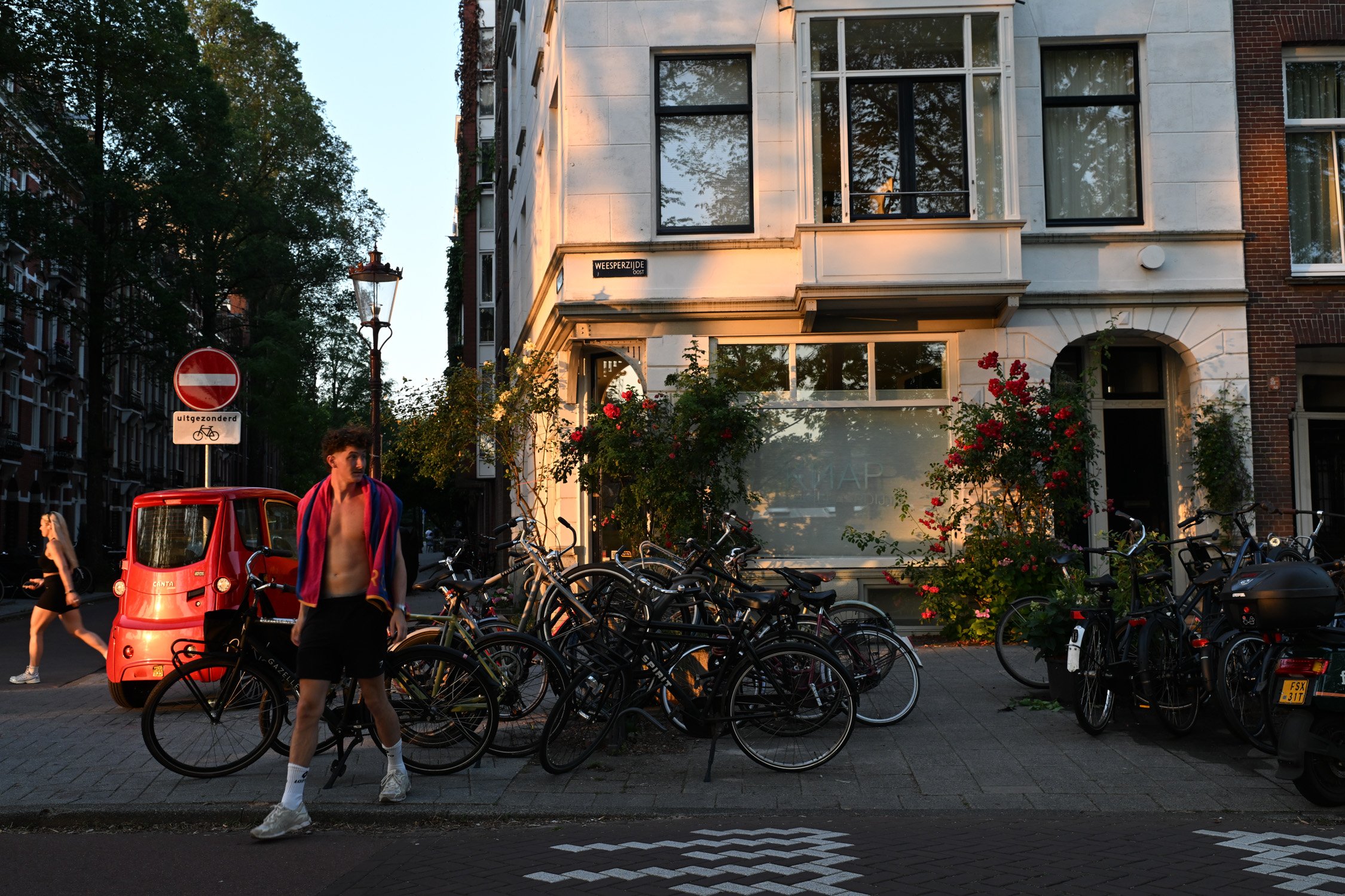 2026-06-24_NLD_Amsterdam_Weesperzijde_Heatwave--c--paulinewalzak-12.jpg