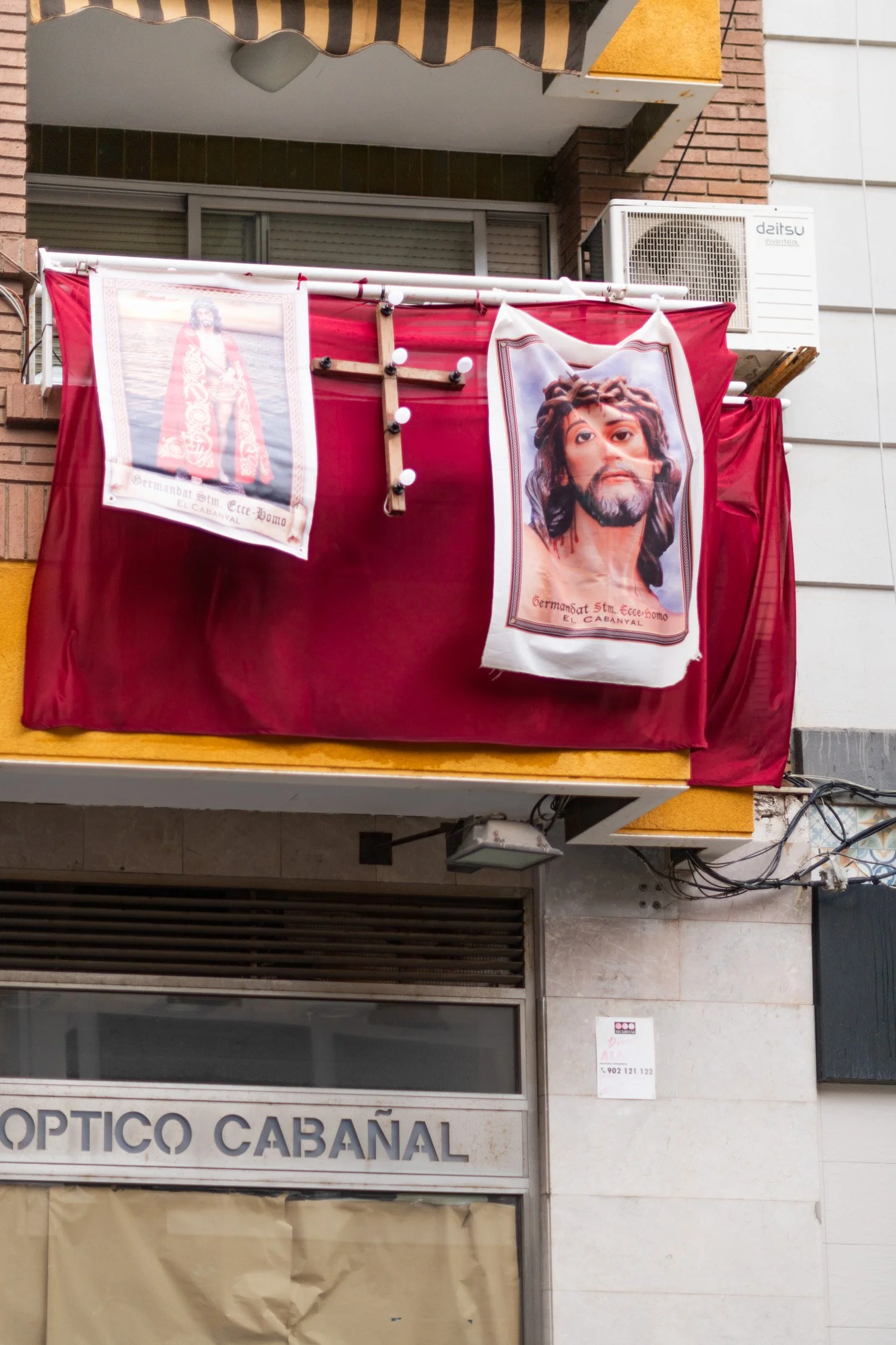 valencia_holy_friday_procession_pauline_walzak_web-3.jpg