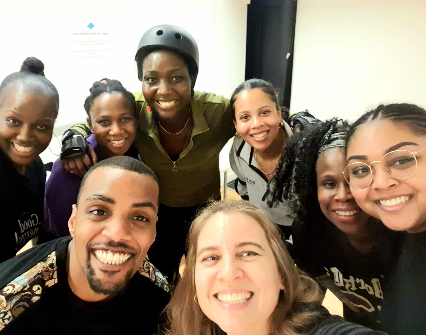 Check out the happy faces on our beginners drop-in skaters 🥰 With our fab coach @hey_valx 

#isleofskating #skatelife #skatelove #lovetoskate #learntoskate #rollerskatedaily #rollerskating #rollerskatingfun #londonskate #skatefam #rollerskatingtips 