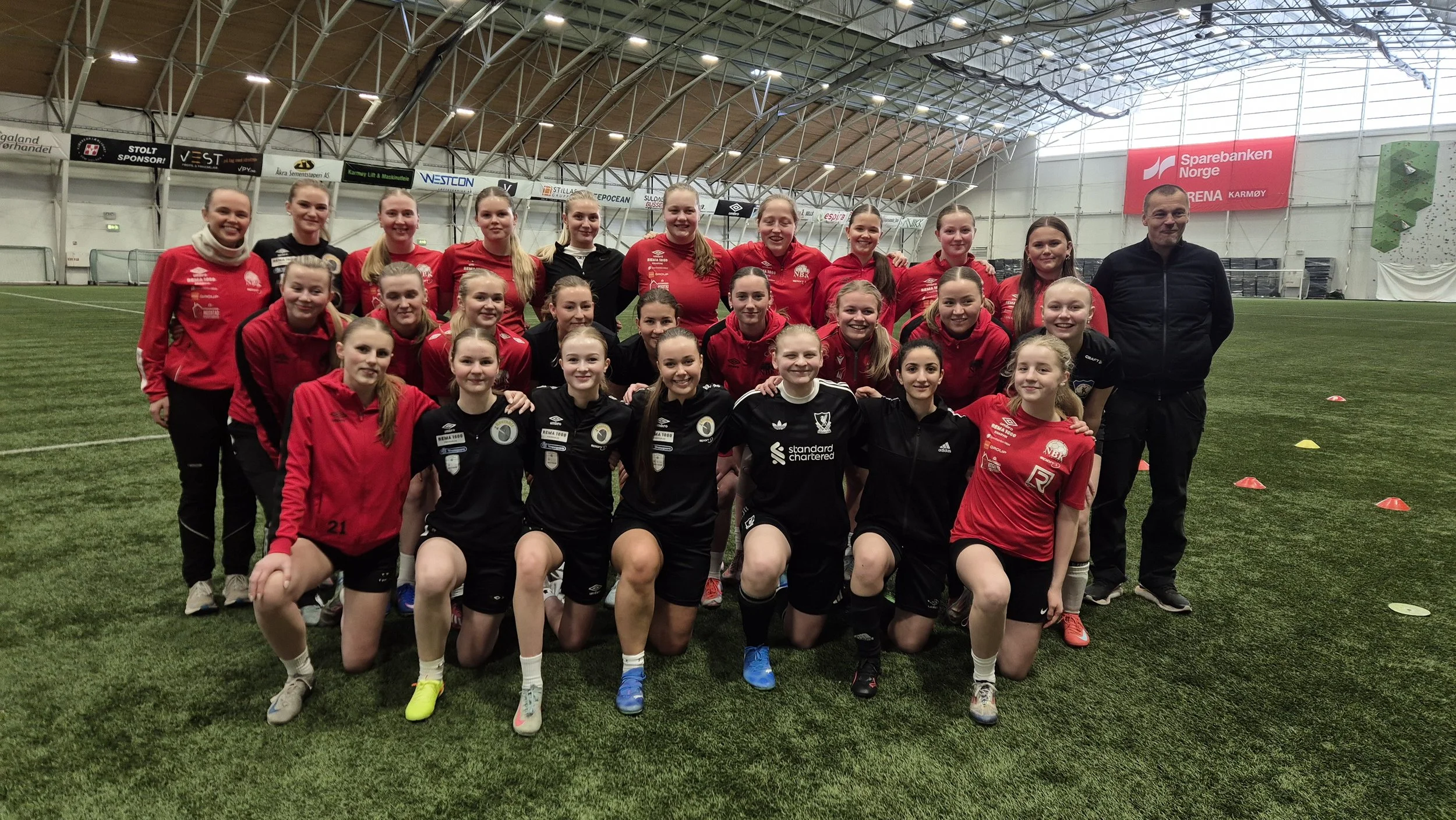 Damelaget på treningsleir