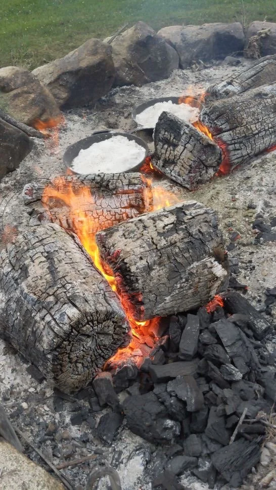 Open flame fire cooking technique for catering