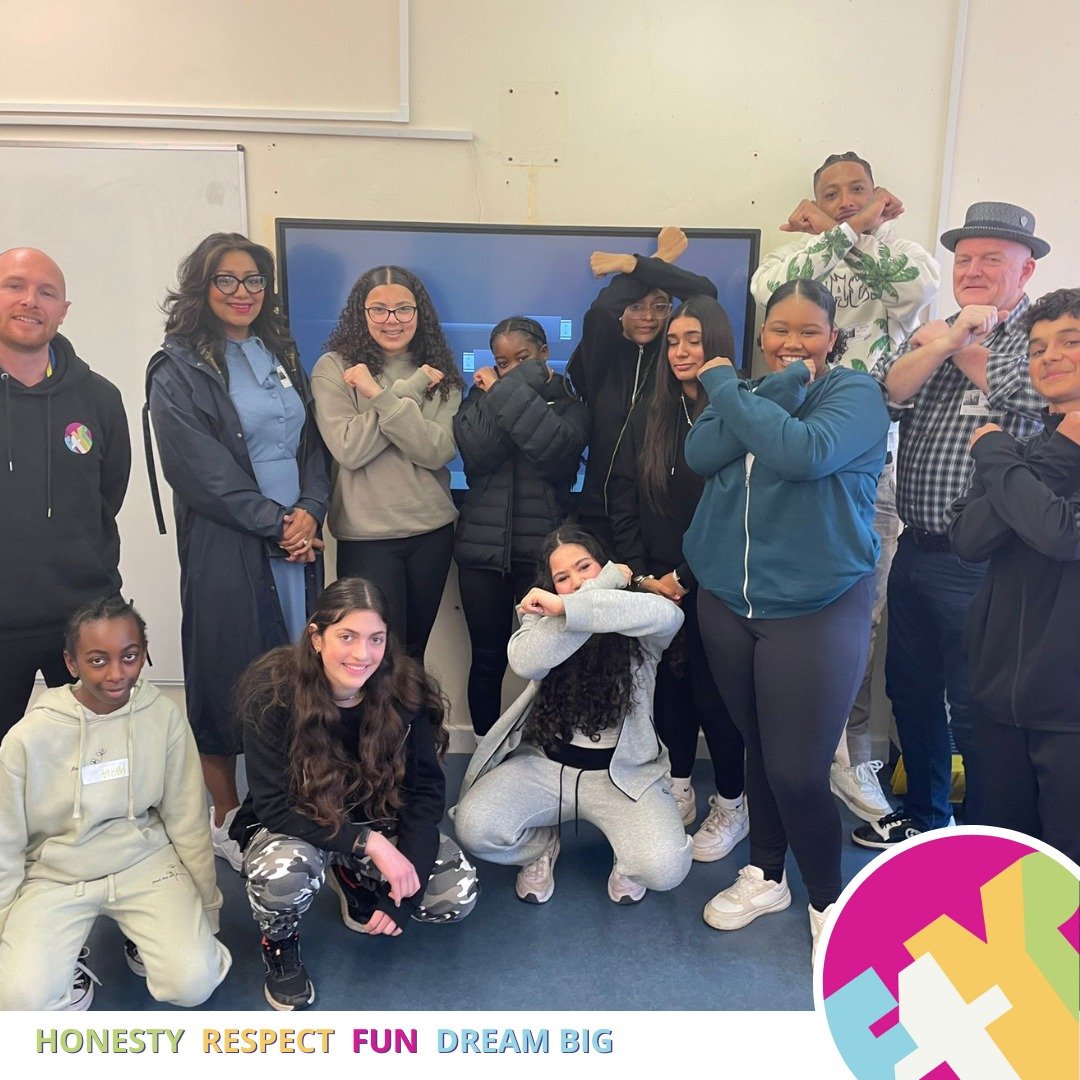 Great to have a visit from @liveo___ at our Easter Holiday Club and talk to our young people about safety within the community and knife crime. Also thank you @cllr_pinder_conservative for chatting to our YP about getting their voices heard and inspi