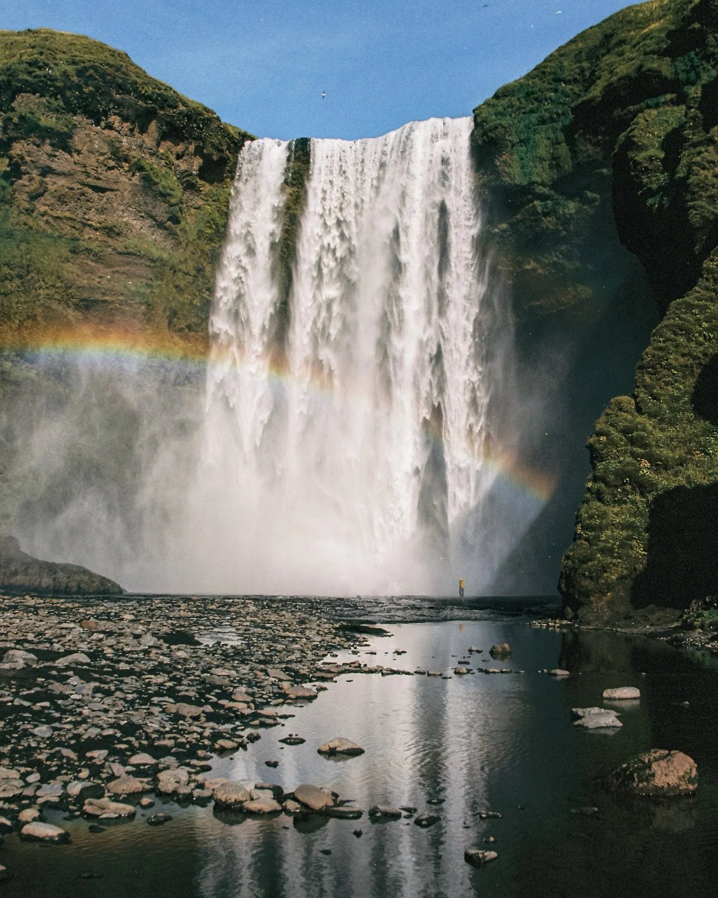 Sk&oacute;gafoss in September
Shot on Mamiya 645 pro - ektar

Scanned and dev by @justshootfilmphotolab