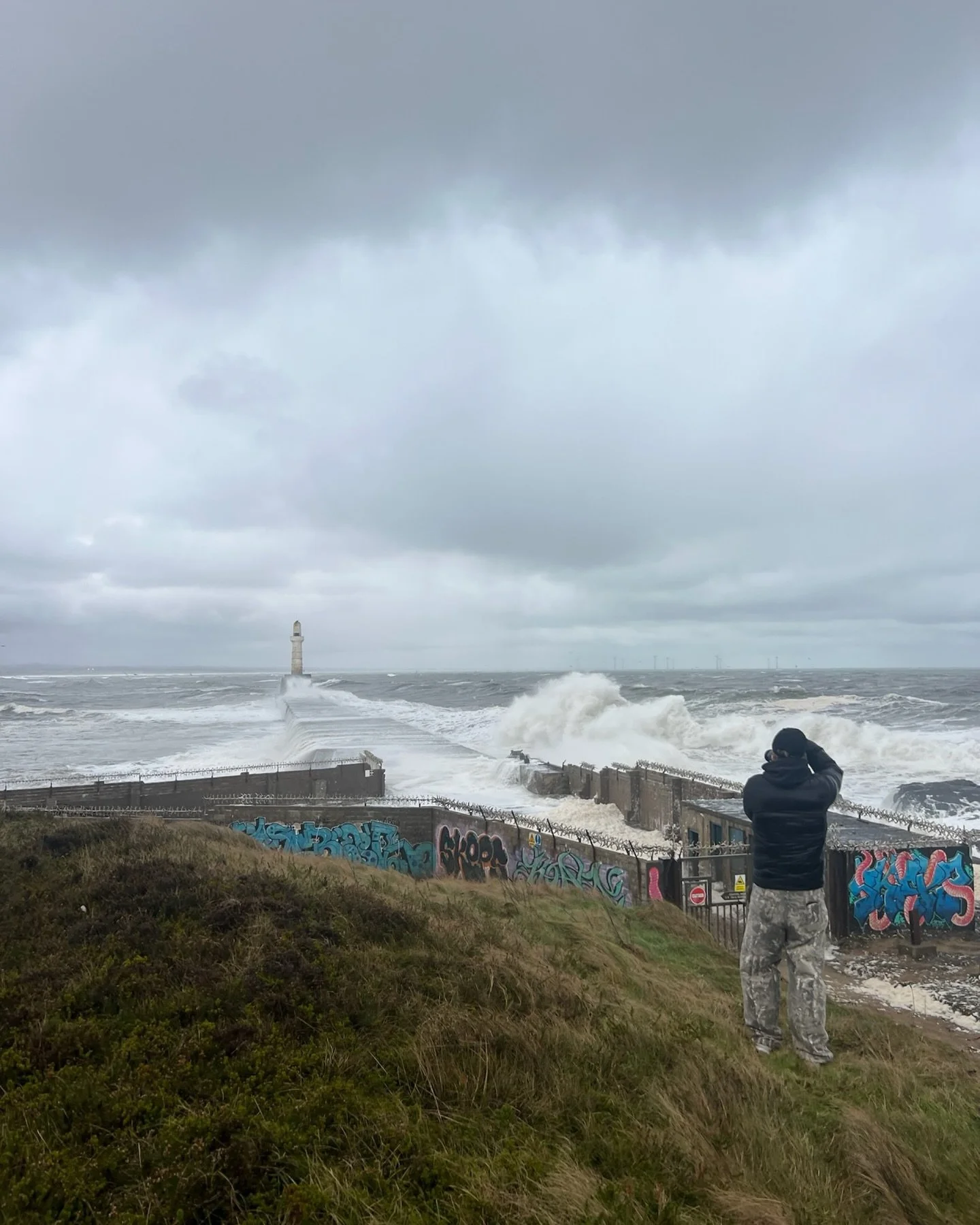 Froze my f*cking hands off for these 

Shot on Cinestill 400 with the Canon 1N. Dev and Scan by @justshootfilmphotolab
