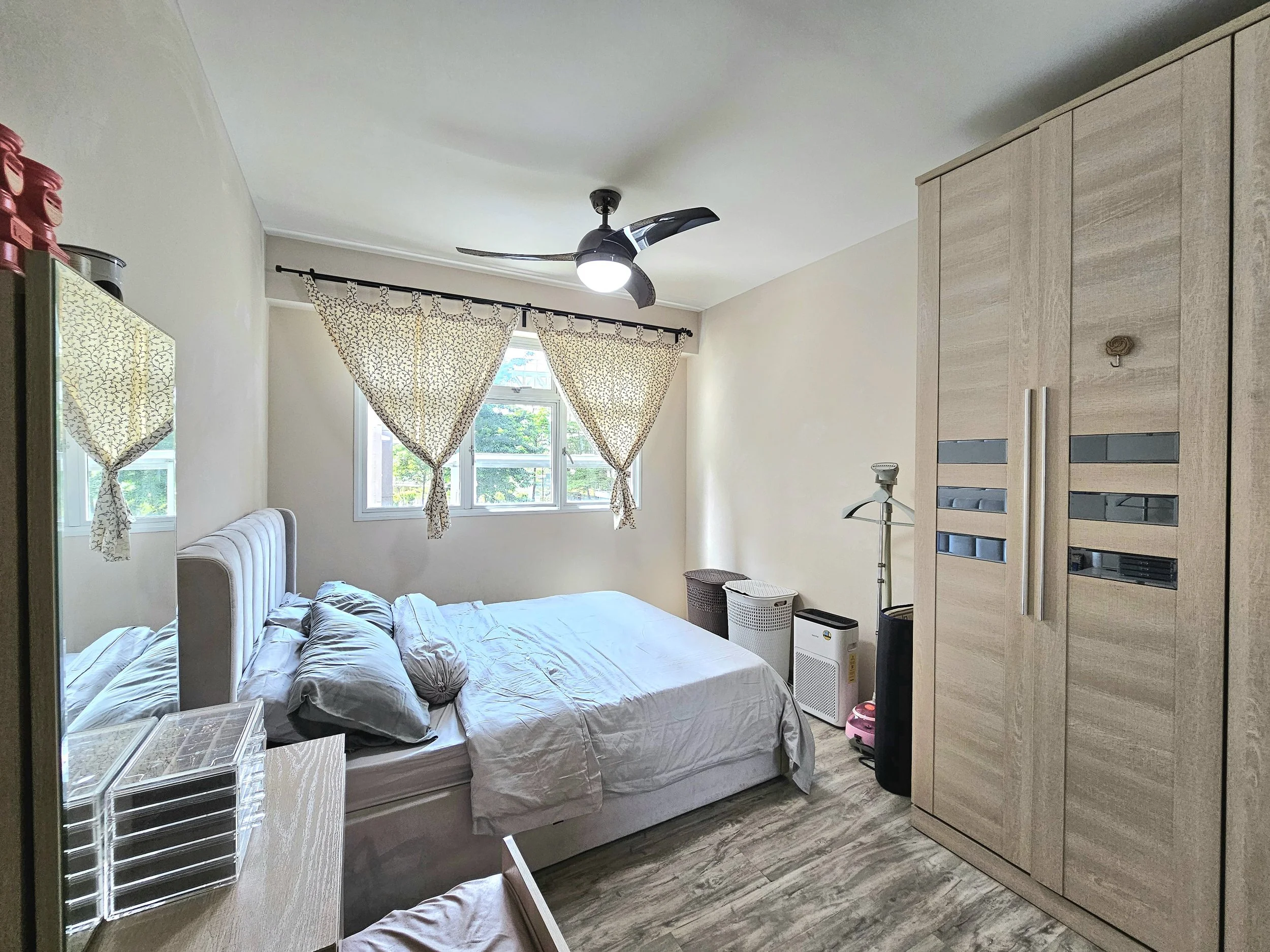Master bedroom (2).jpg