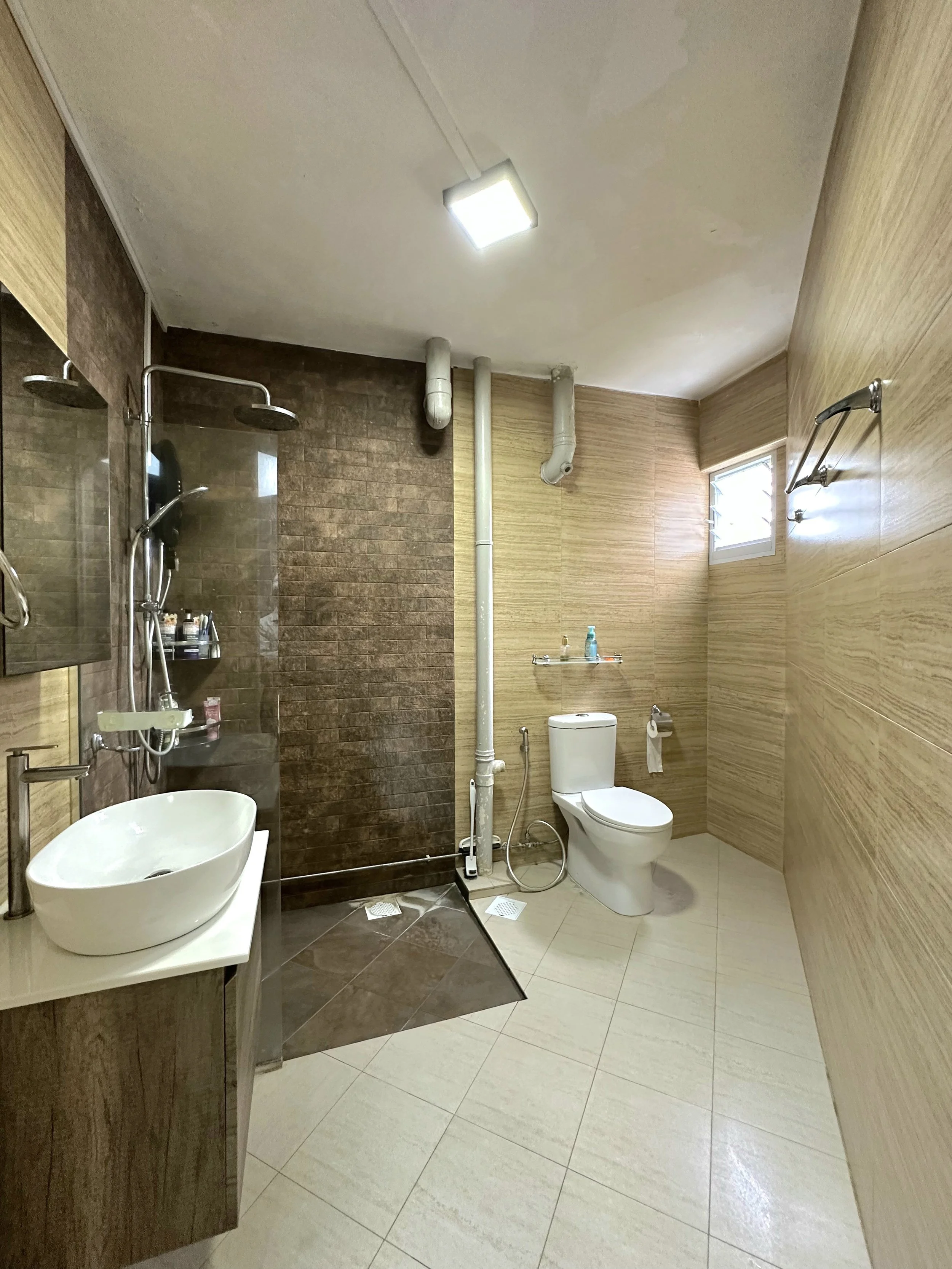 Master bathroom (2).jpg