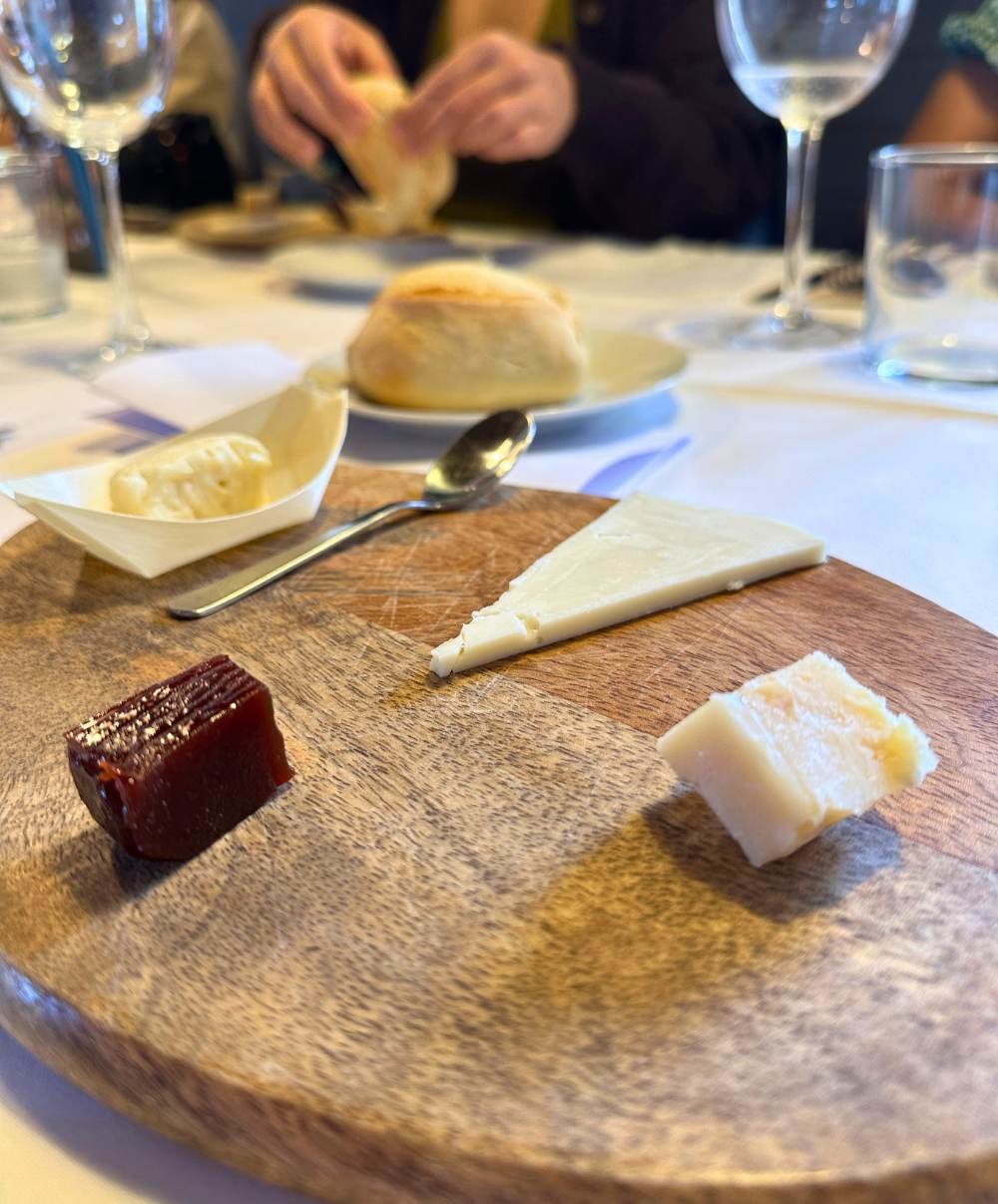 La Colonial de Fontantales tabla de quesos.jpg