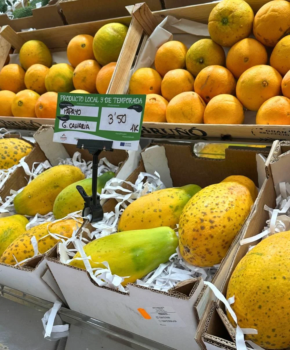 papaya in galdar market.jpg