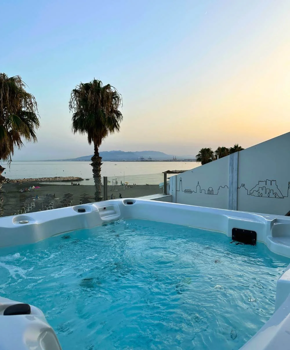 La Chancla jacuzzi.jpg