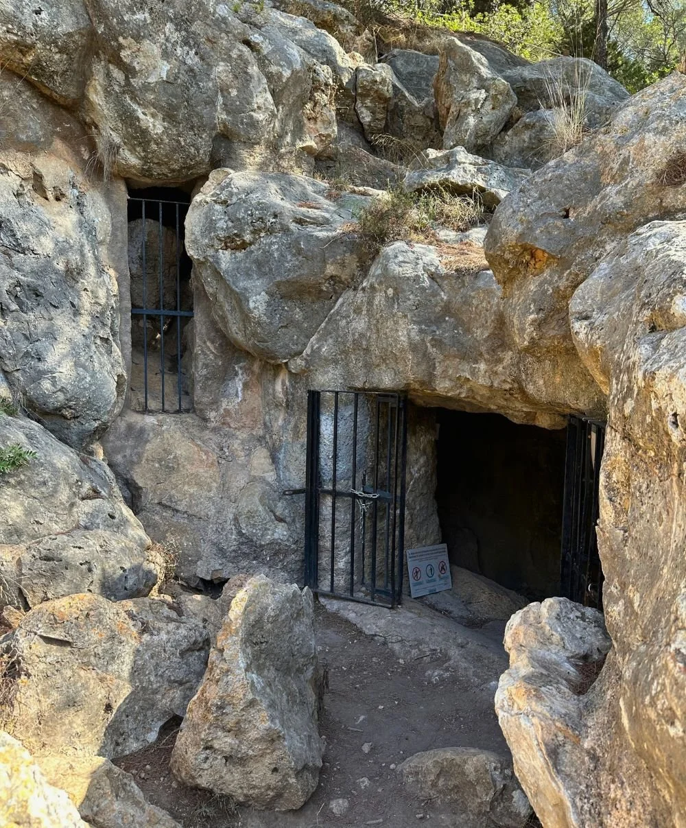 Es Culleram cave entrance.jpg