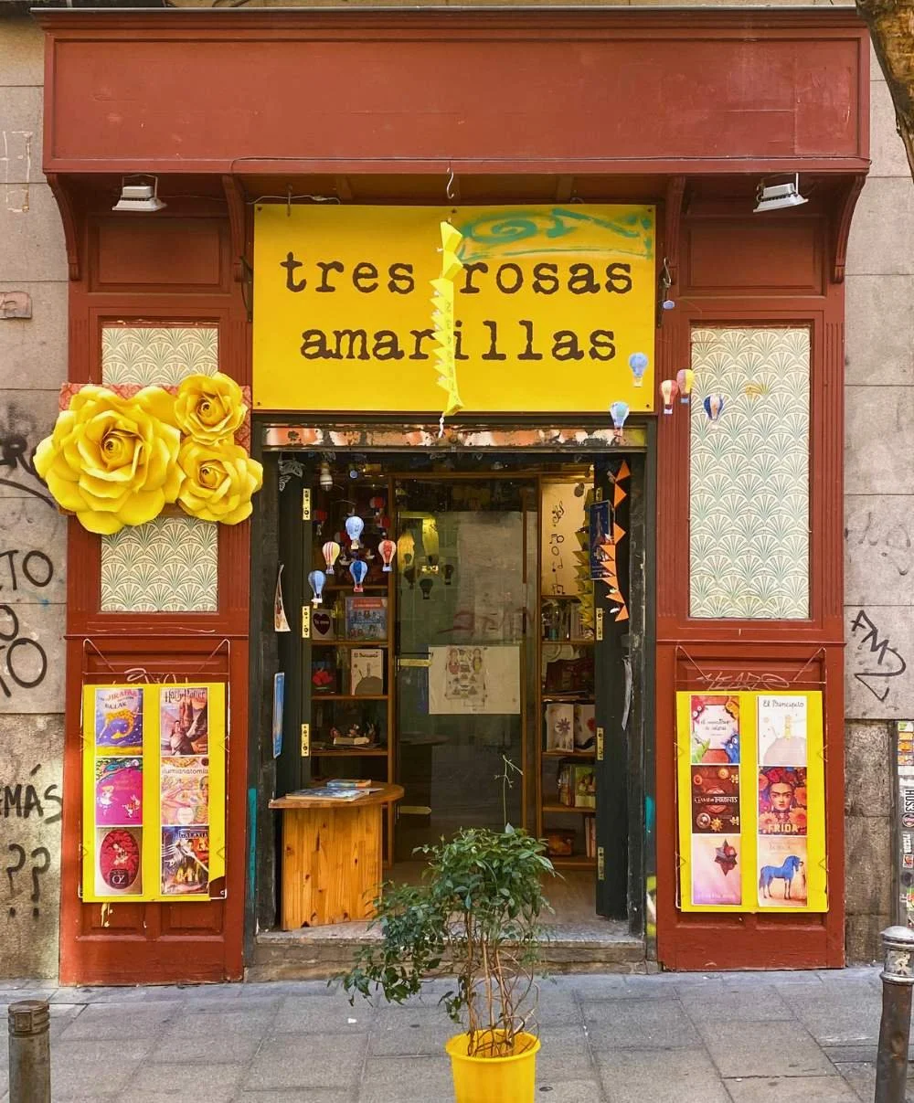 Tres Rosas Amarillas bookshop facade