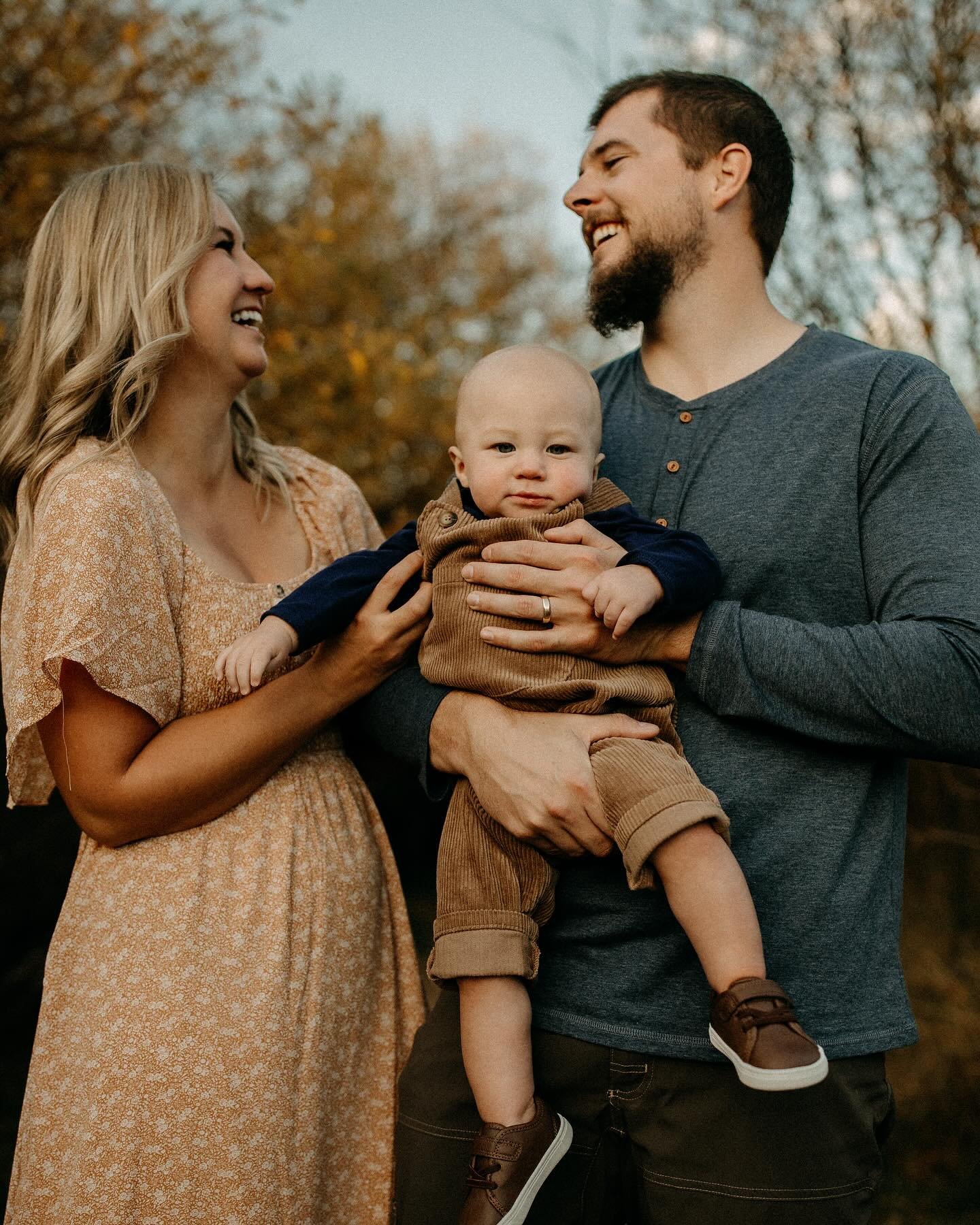 Connelly Family Photos

It was so great meeting another Eastern MT girl here in Central MT! Check out a peek of their session 📸✨