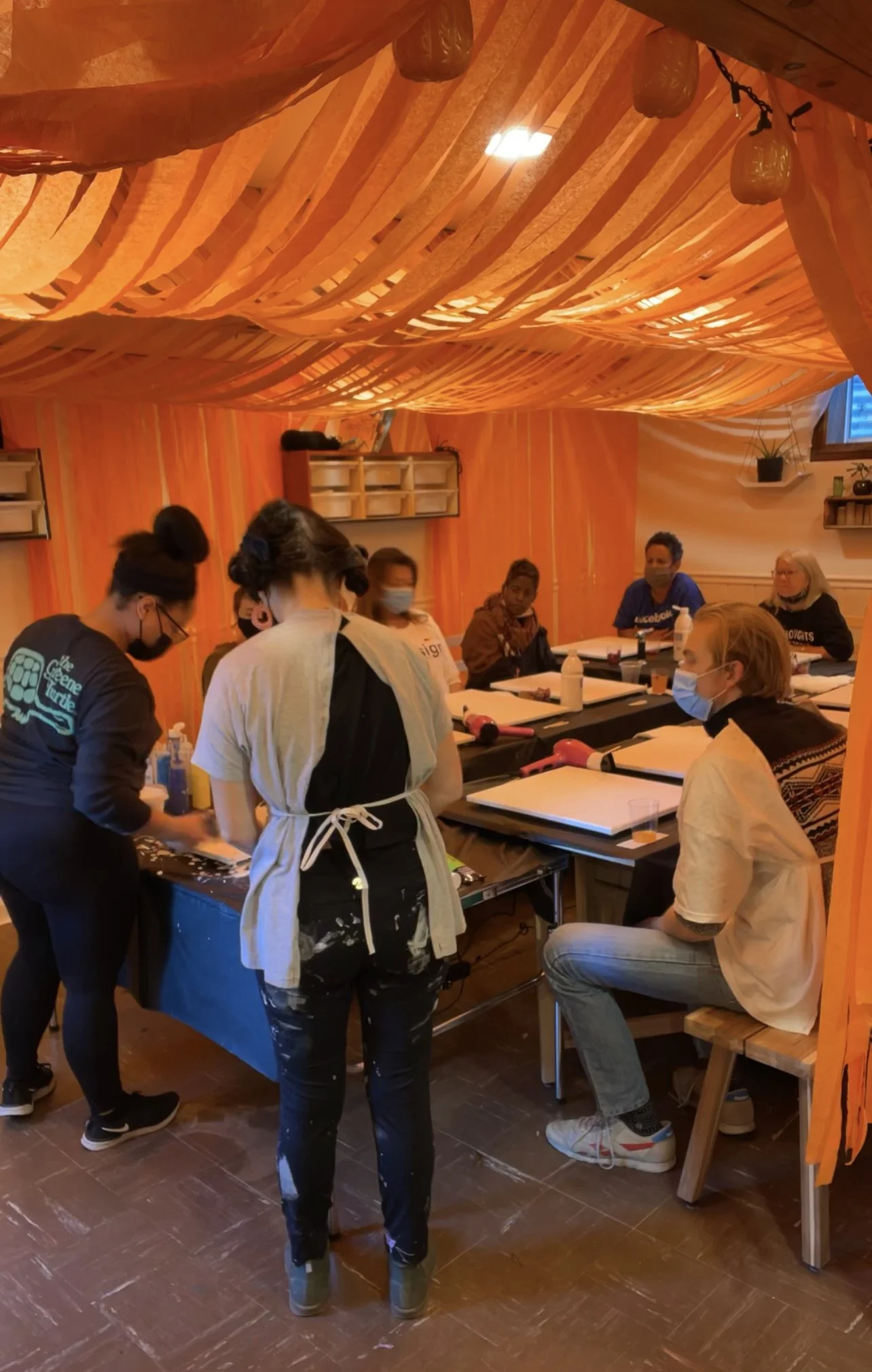 Briana started off our first Paint and Sip class by doing a demo of the dutch pour!