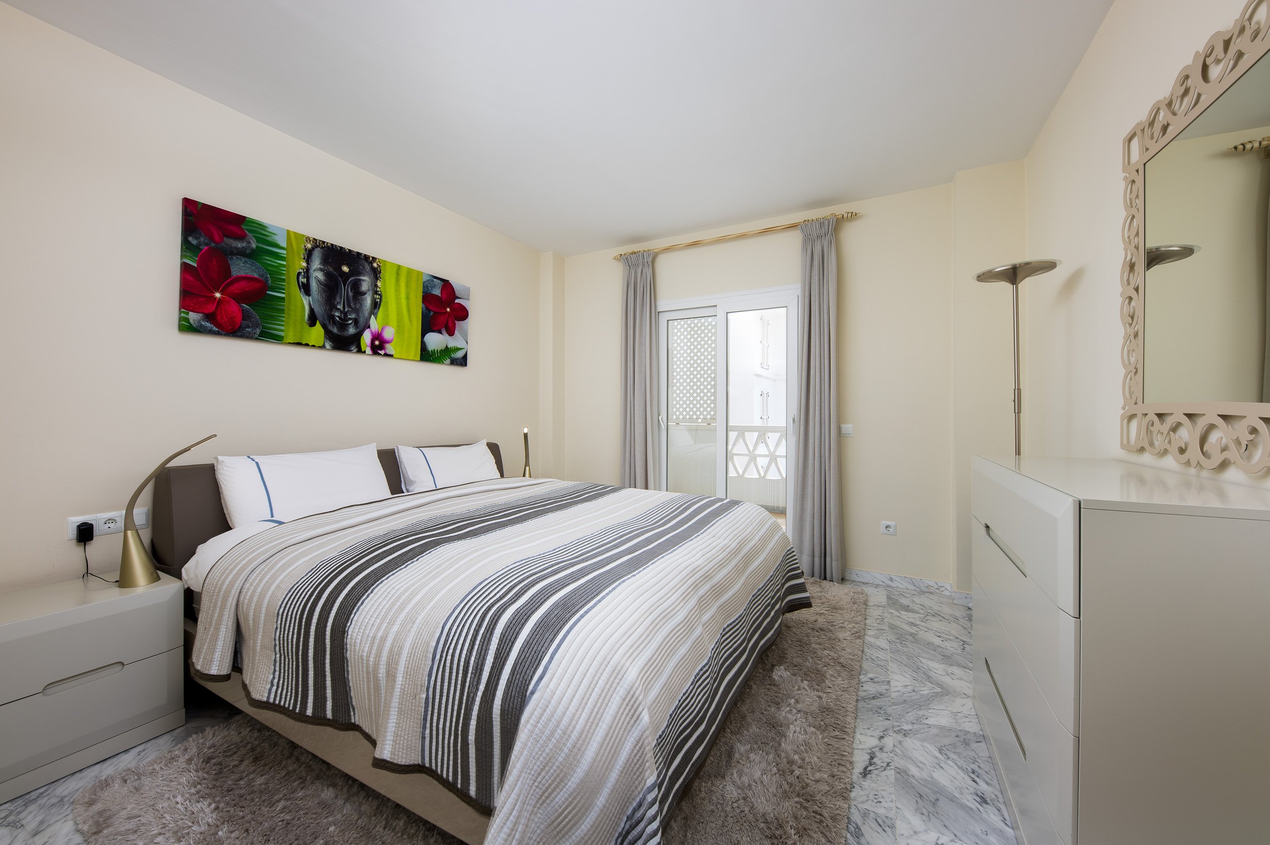 short-let-two-bedroom-playas-del-duque-puerto-banus-fr2048-9.jpg