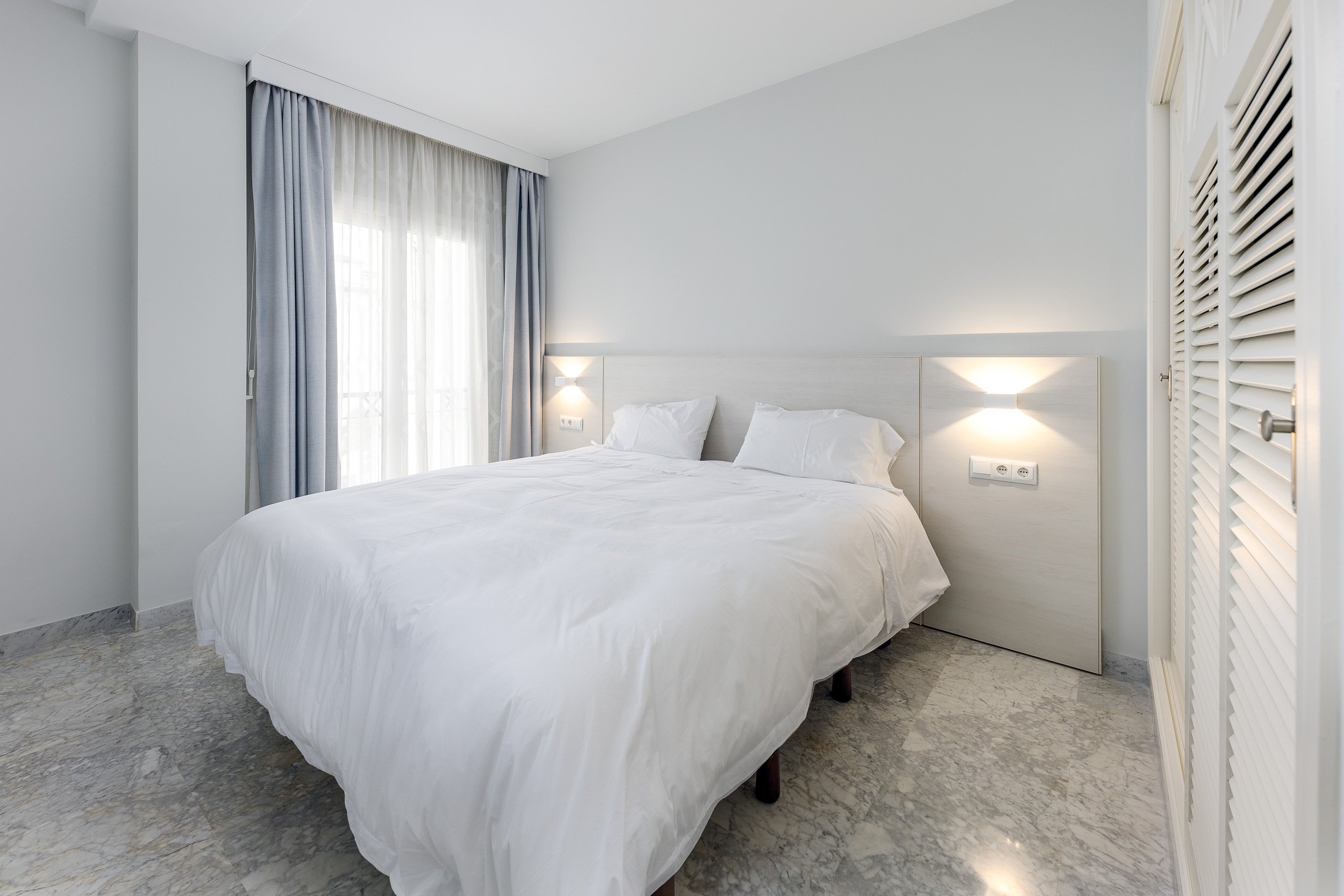short-let-two-bedroom-playas-del-duque-puerto-banus-fr5568-3.jpg