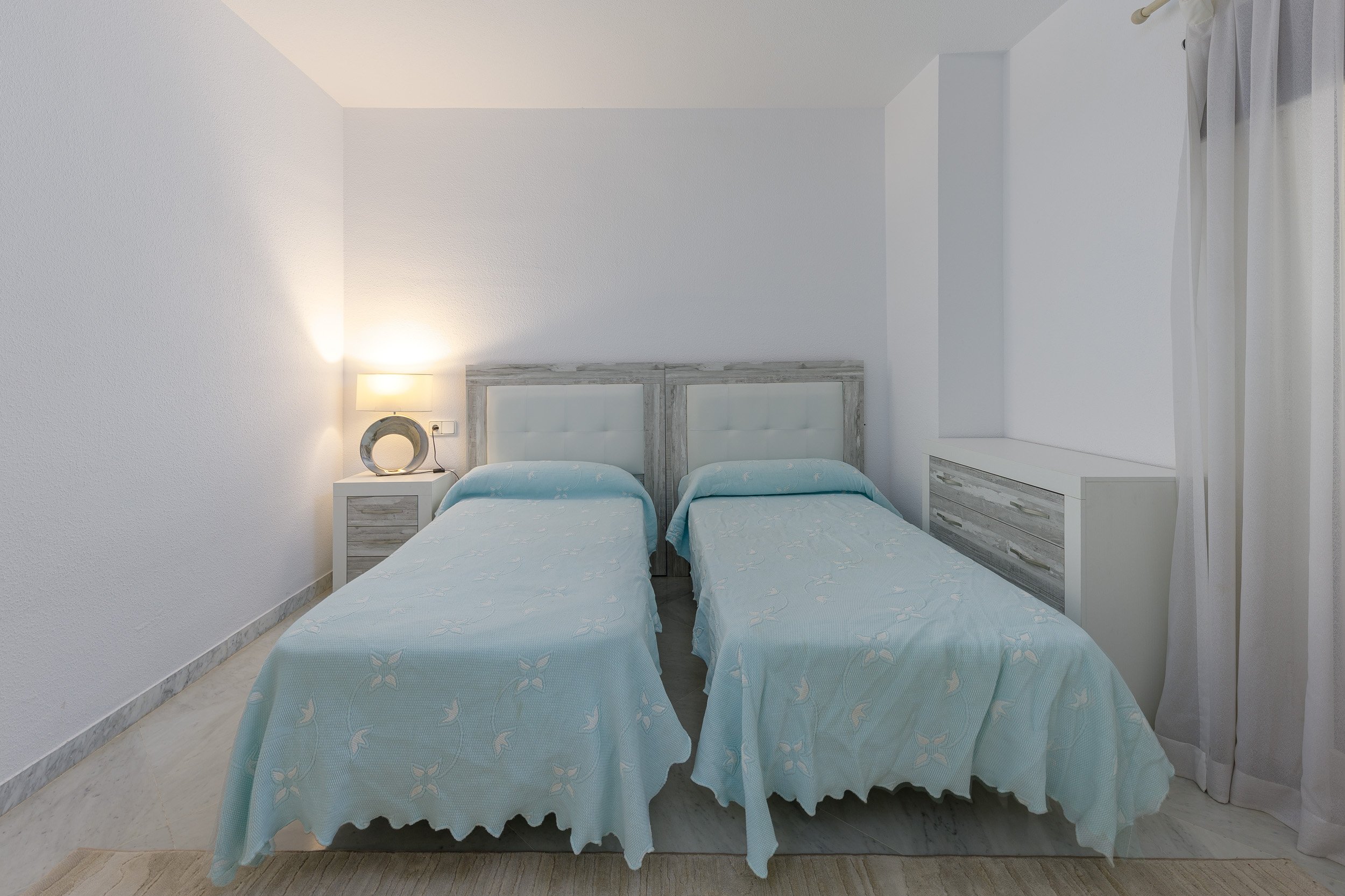 short-let-three-bedroom-playas-del-duque-puerto-banus-fr1626-4.jpg