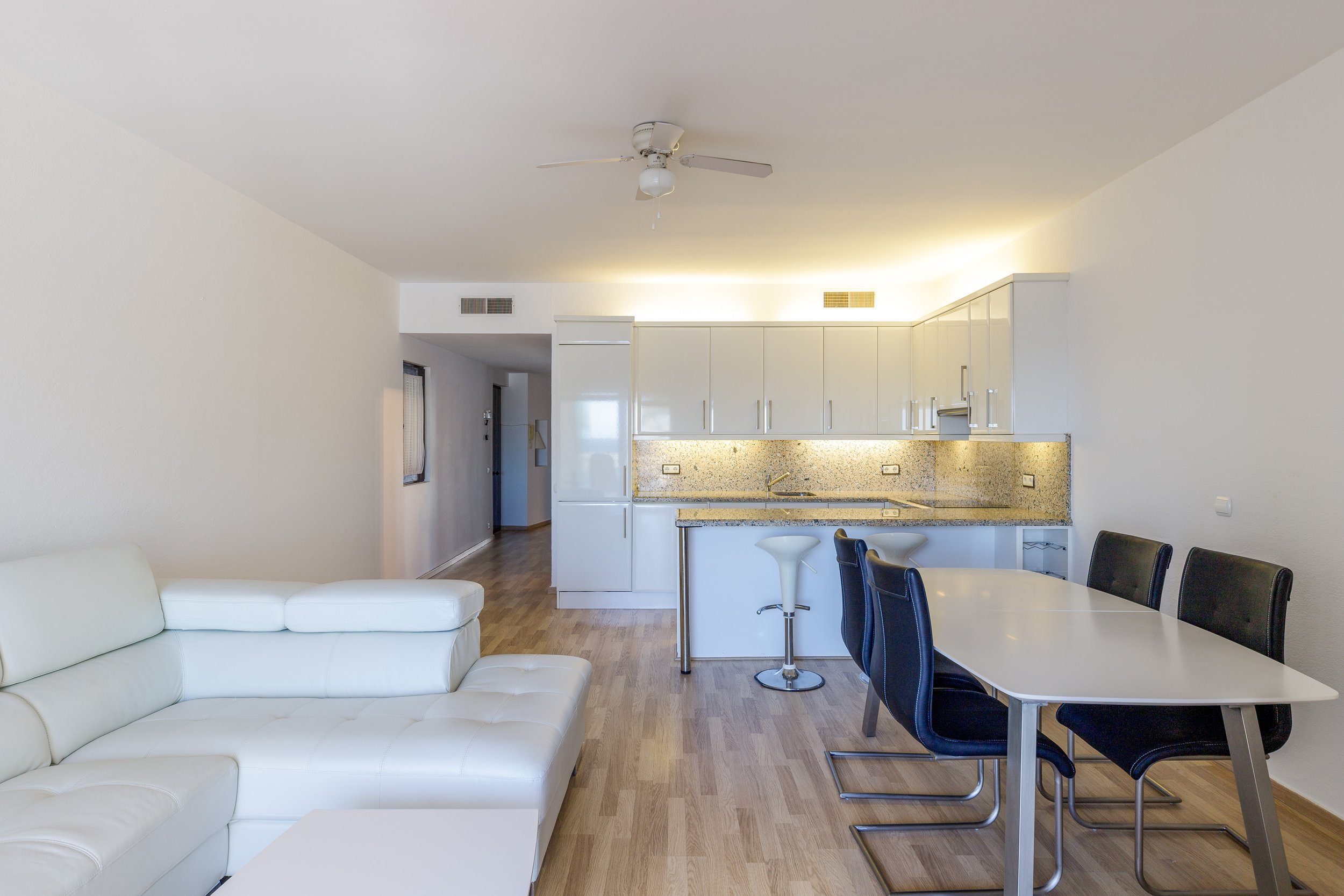 for-sale-renovated-two-bedroom-apartment-marina-puerto-banus-fs5812-5.jpg
