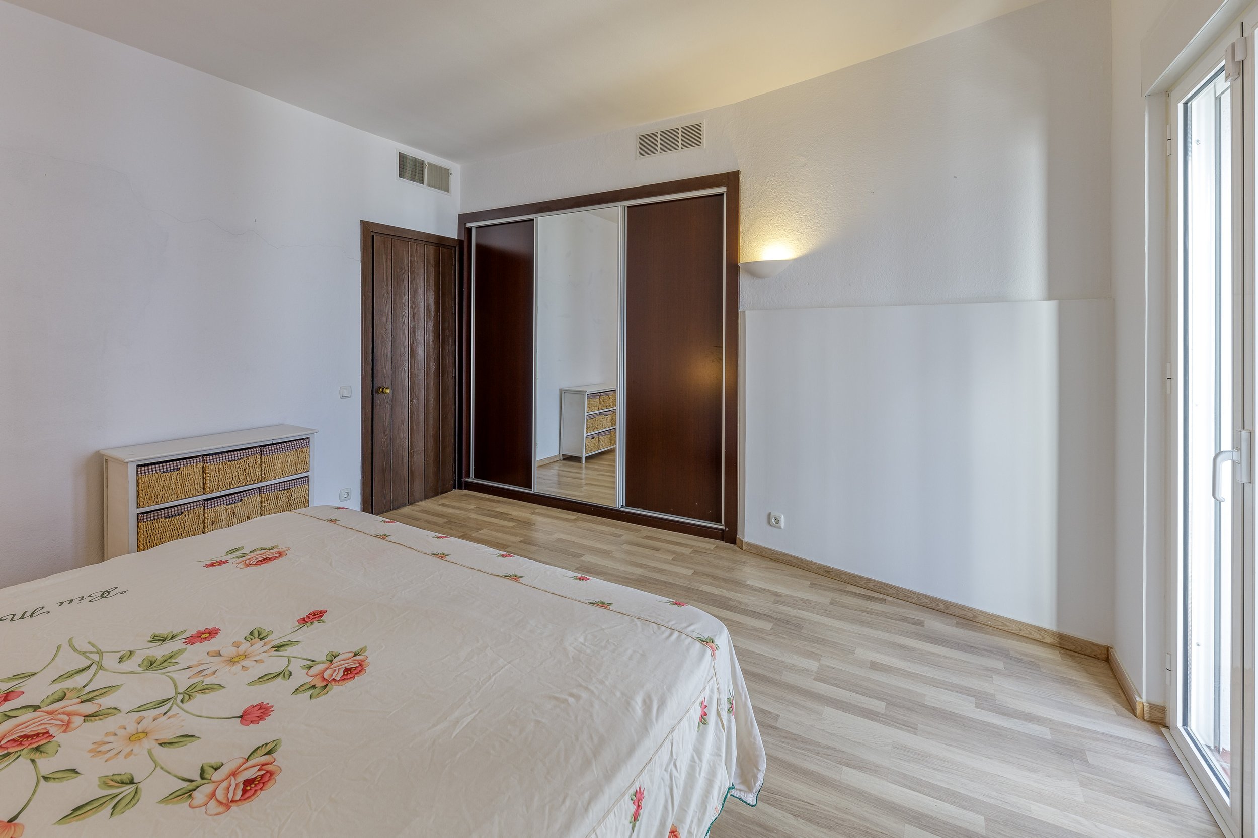 for-sale-renovated-two-bedroom-apartment-marina-puerto-banus-fs5812-10.jpg