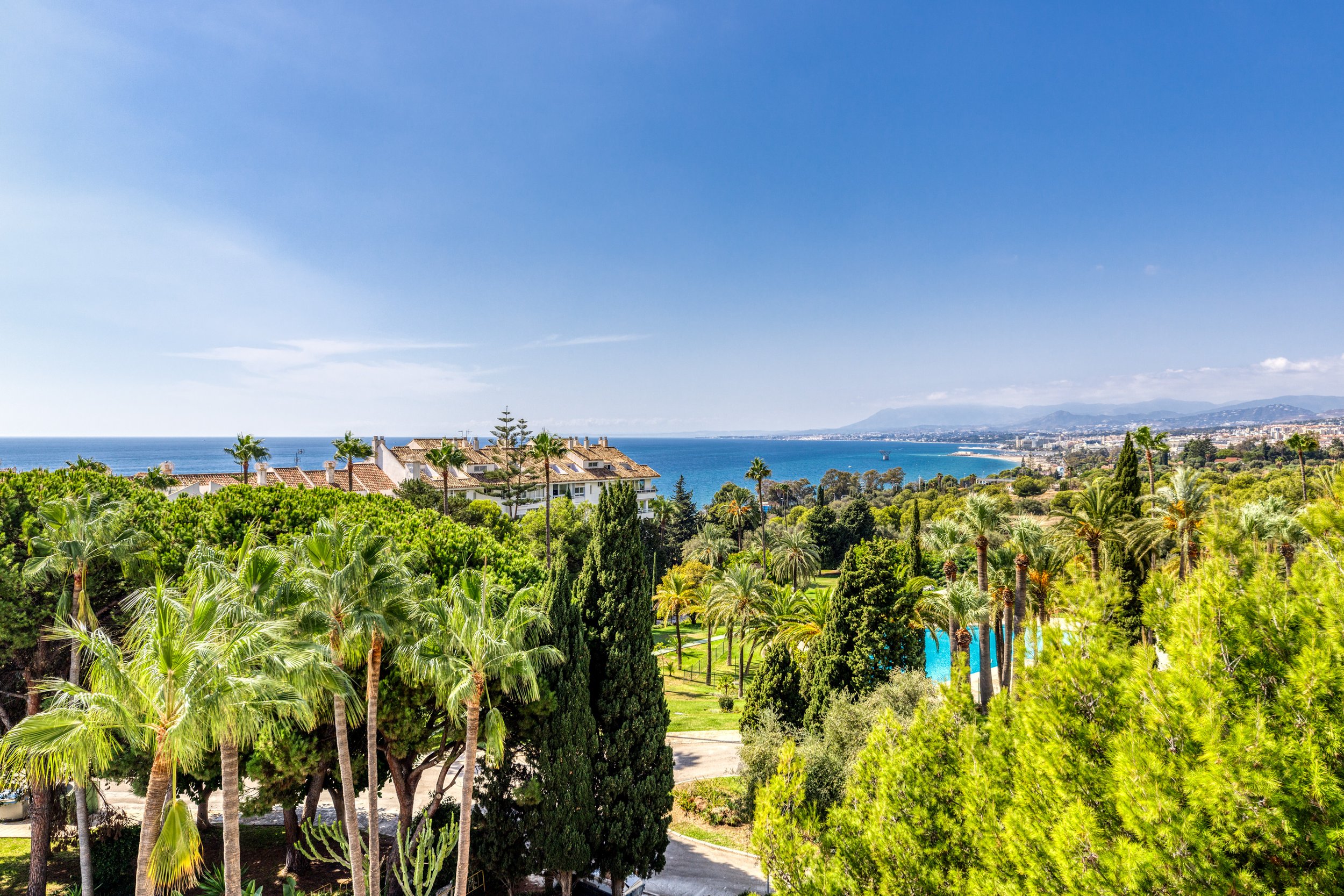 for-sale-renovated-three-bedroom-duplex-penthouse-rio-real-marbella-fs8795-1.jpg