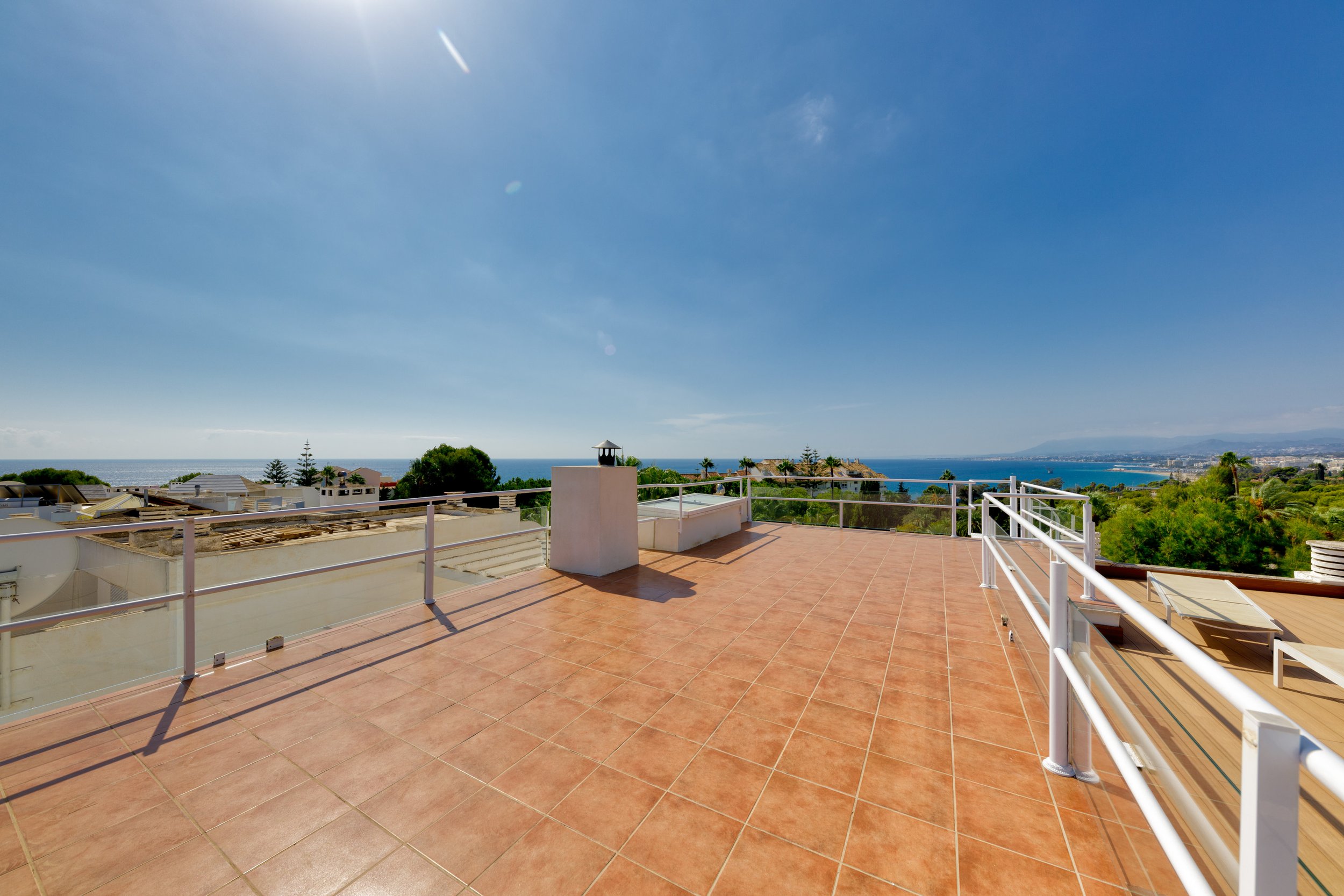 for-sale-renovated-three-bedroom-duplex-penthouse-rio-real-marbella-fs8795-4.jpg