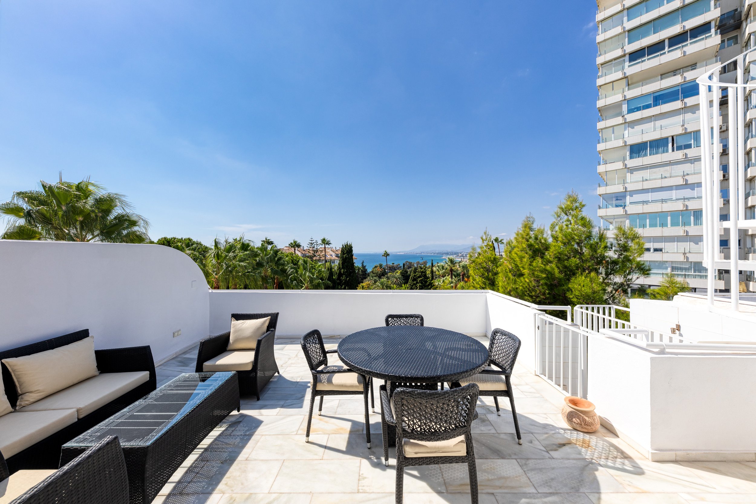 for-sale-renovated-three-bedroom-duplex-penthouse-rio-real-marbella-fs8795-6.jpg